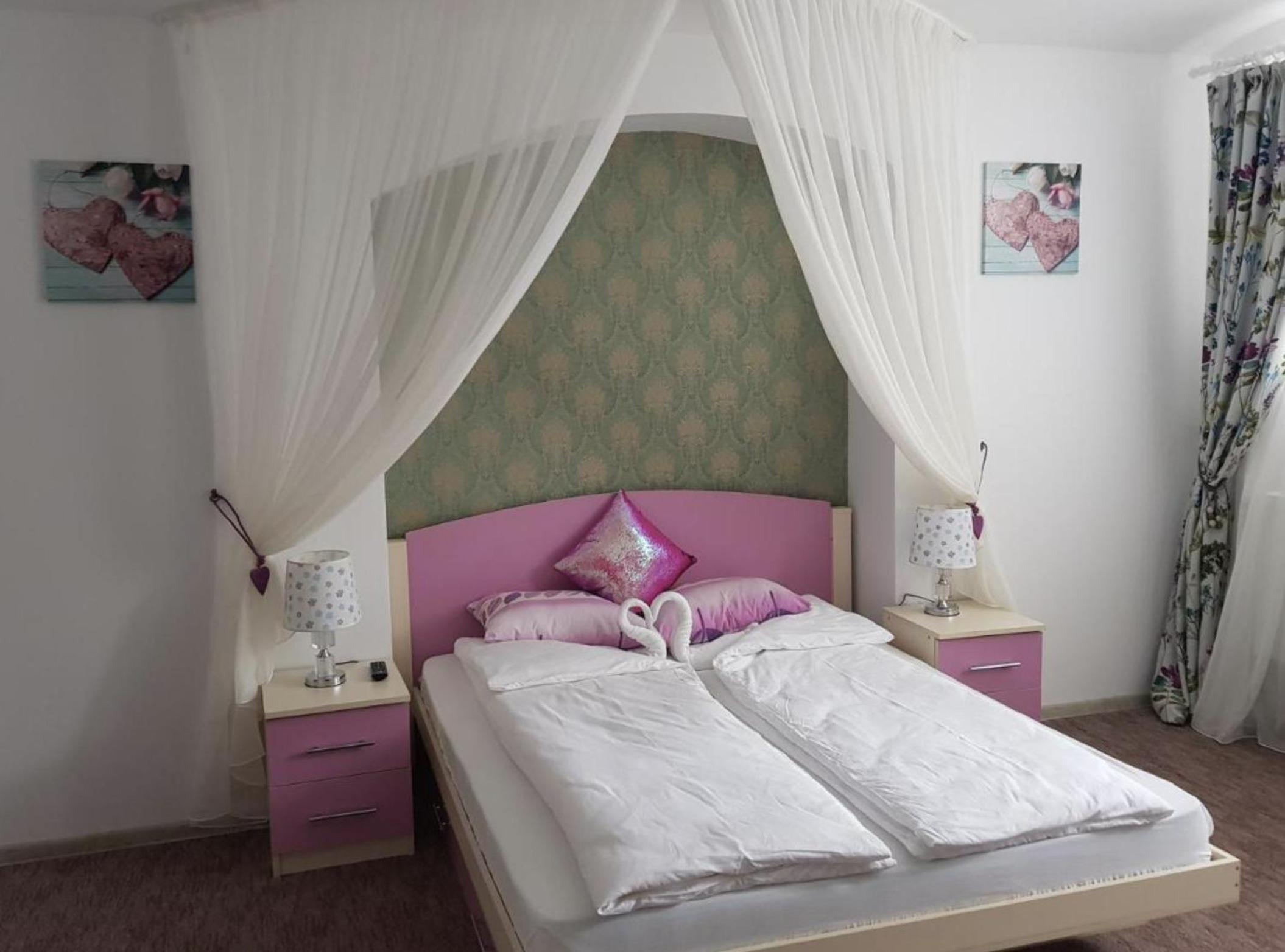 Studio Apartment - Photo 1
