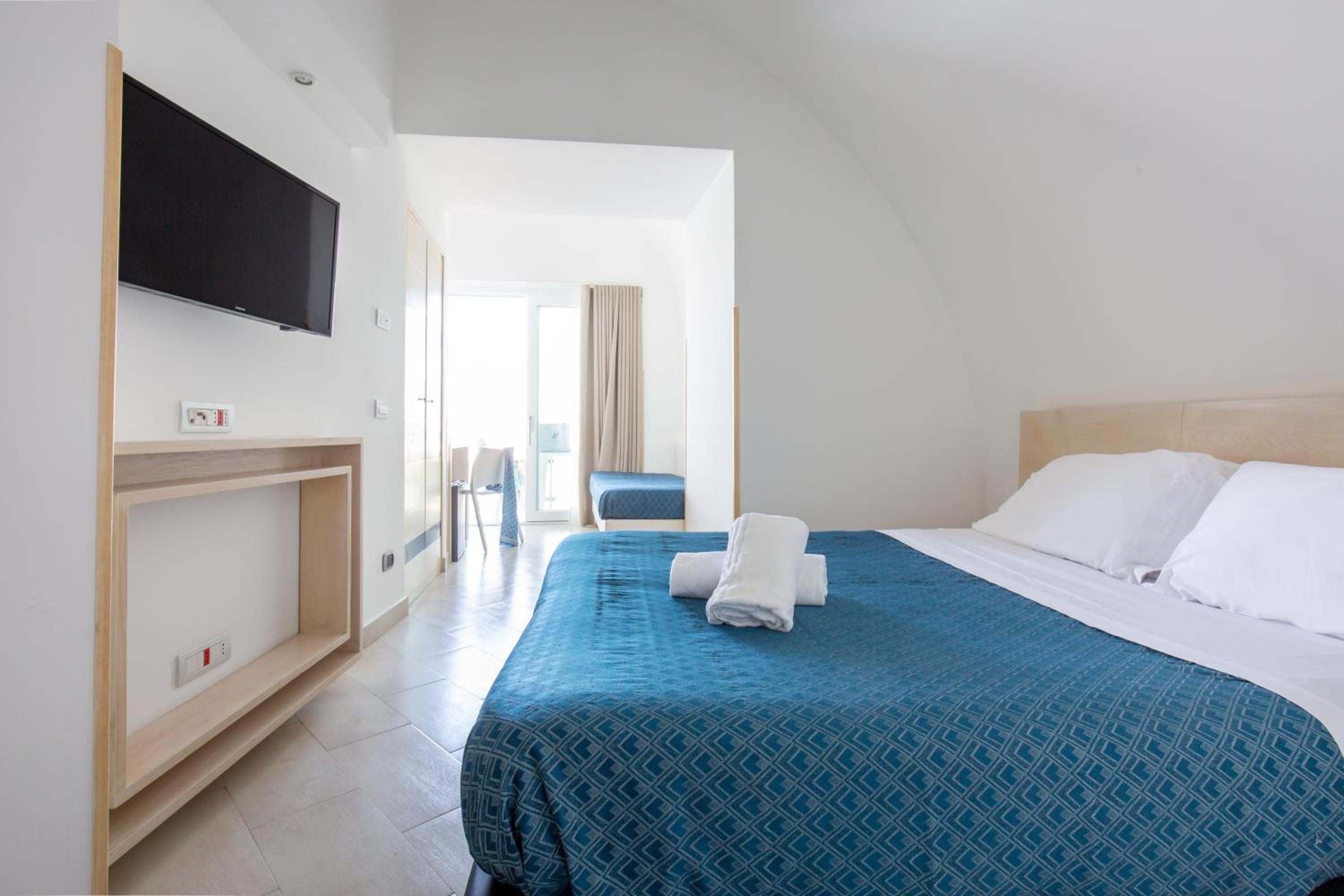 Deluxe Triple Room with Sea View