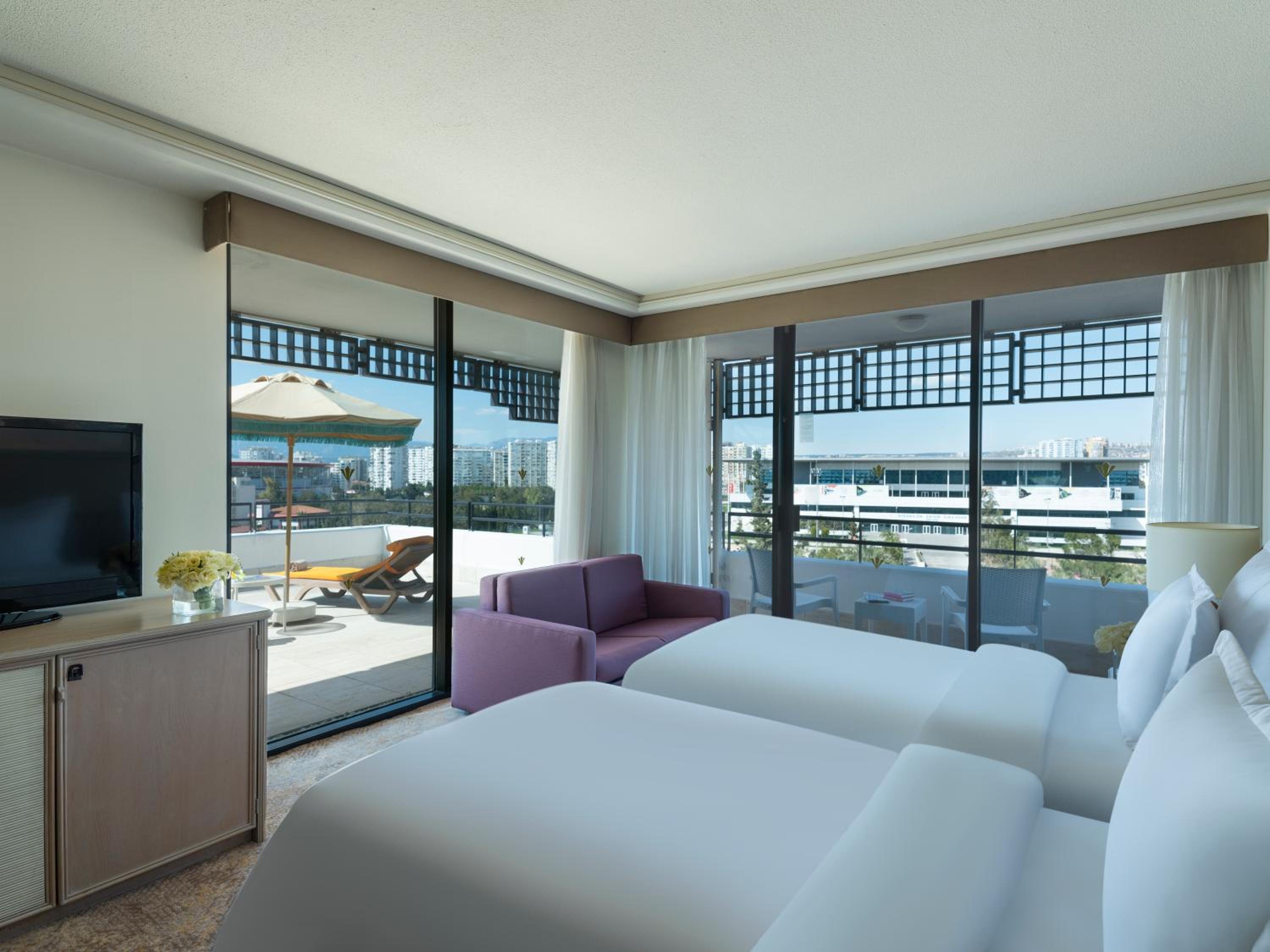 Family King Bed Suite with Two Twin Beds, Terrace and City View photo 3