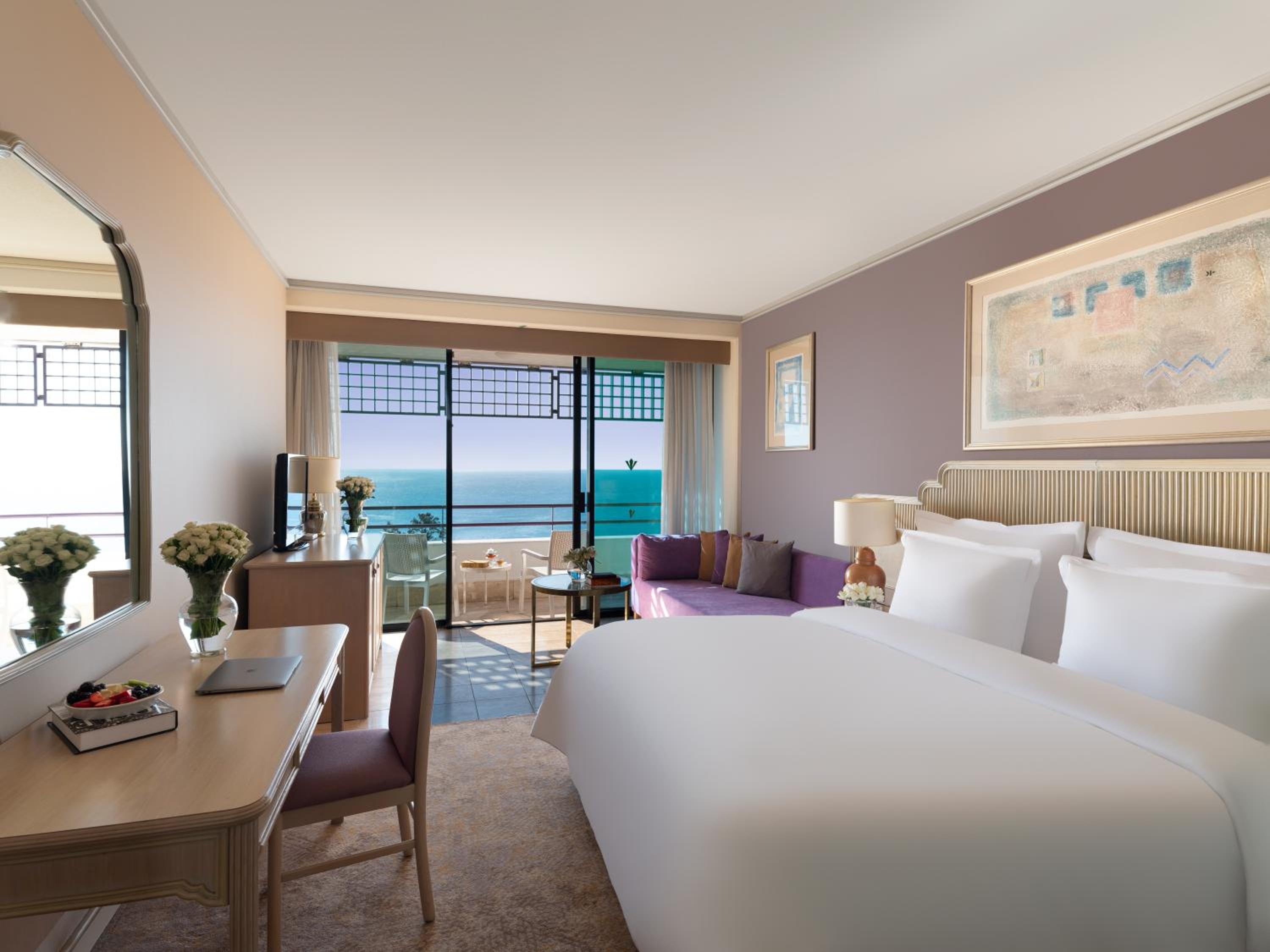 Standard Room King Bed with Panaromic Sea View photo 3