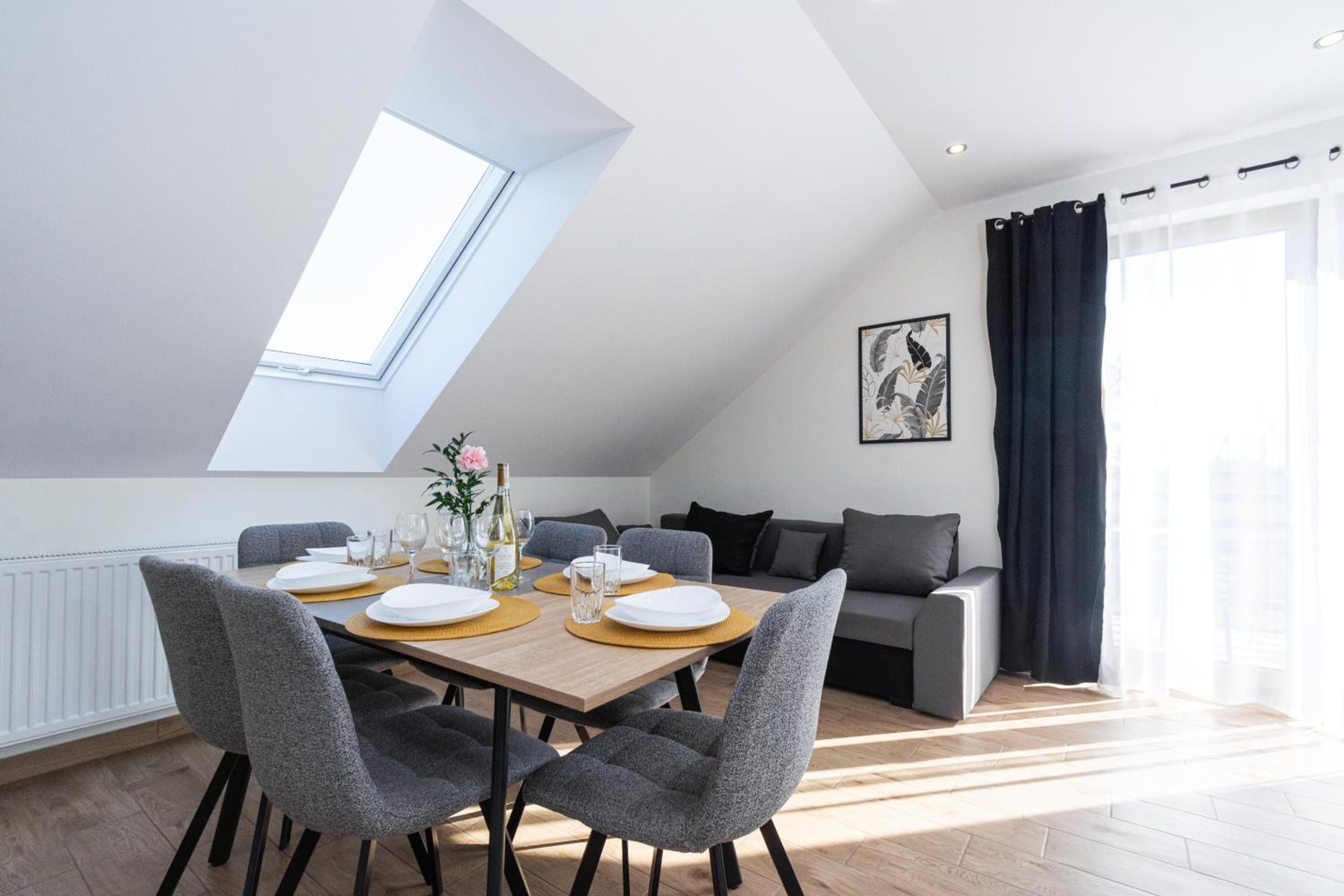 Apartment with Balcony photo 3