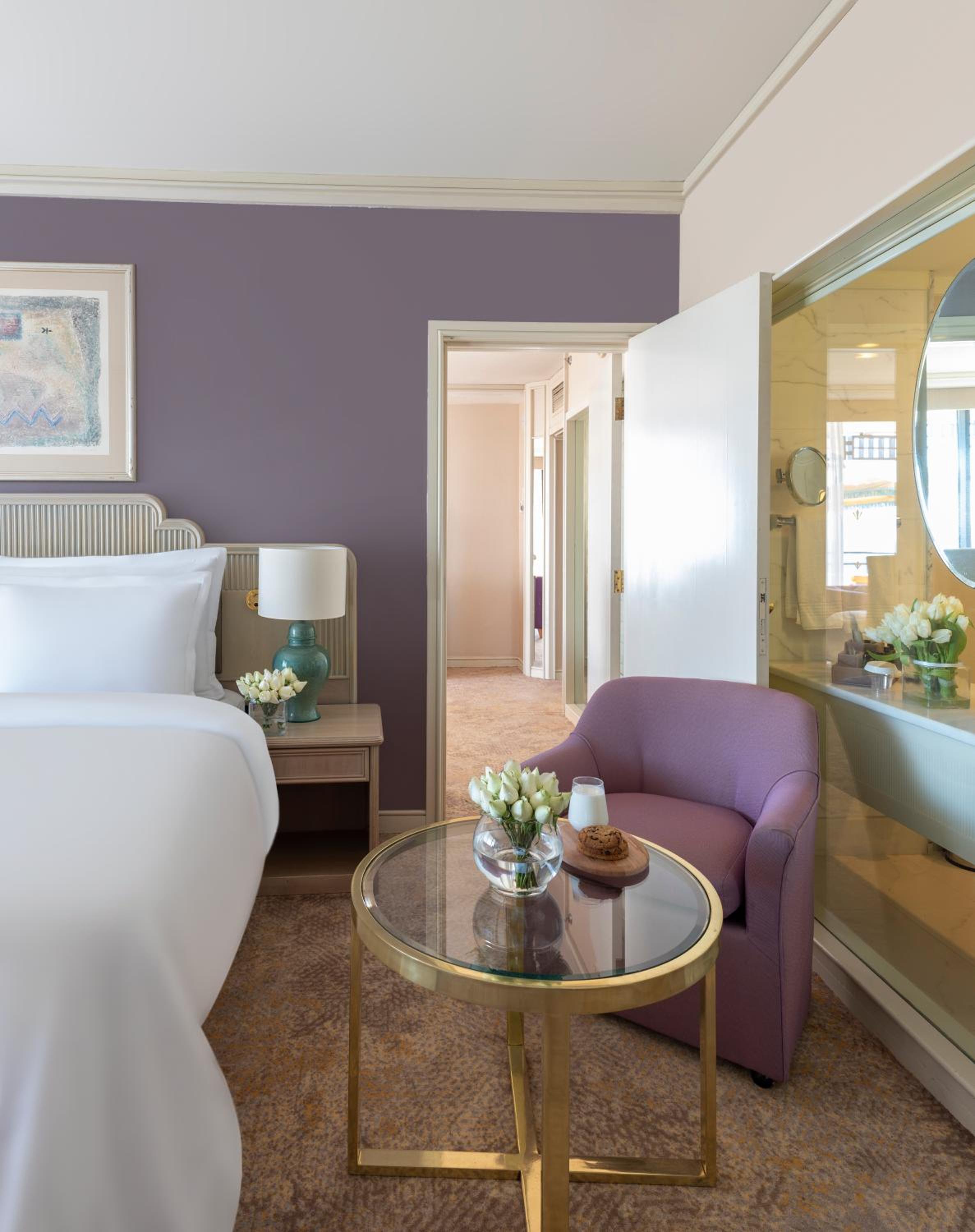 Family King Bed Suite with Two Twin Beds, Terrace and Sea View, photo 6