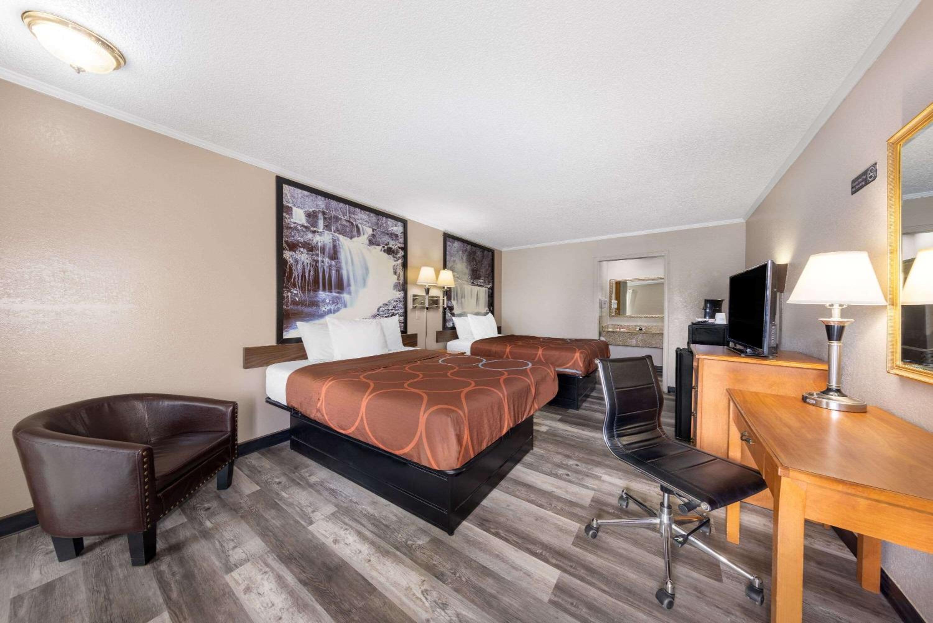 Queen Room with Two Queen Beds - Smoking photo 2