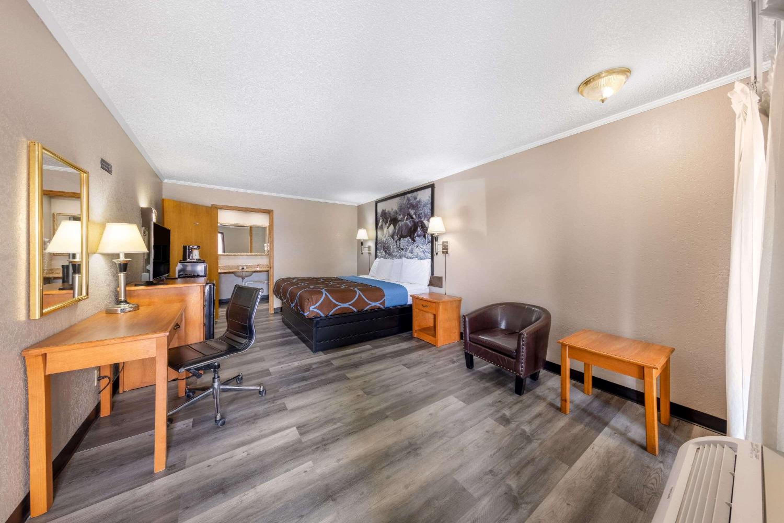 King Room - Mobility Access/Non-Smoking - Photo 2