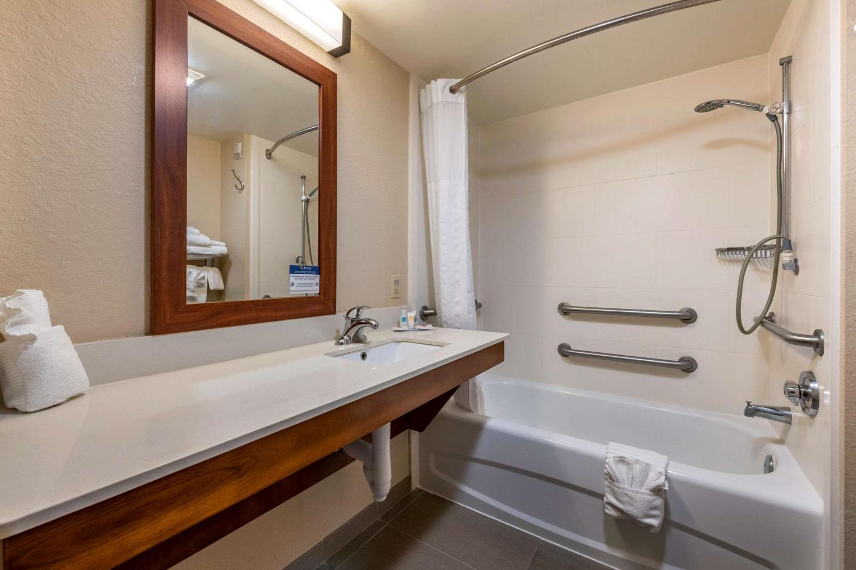 Queen Room - Disability Access/Non-Smoking - Photo 3