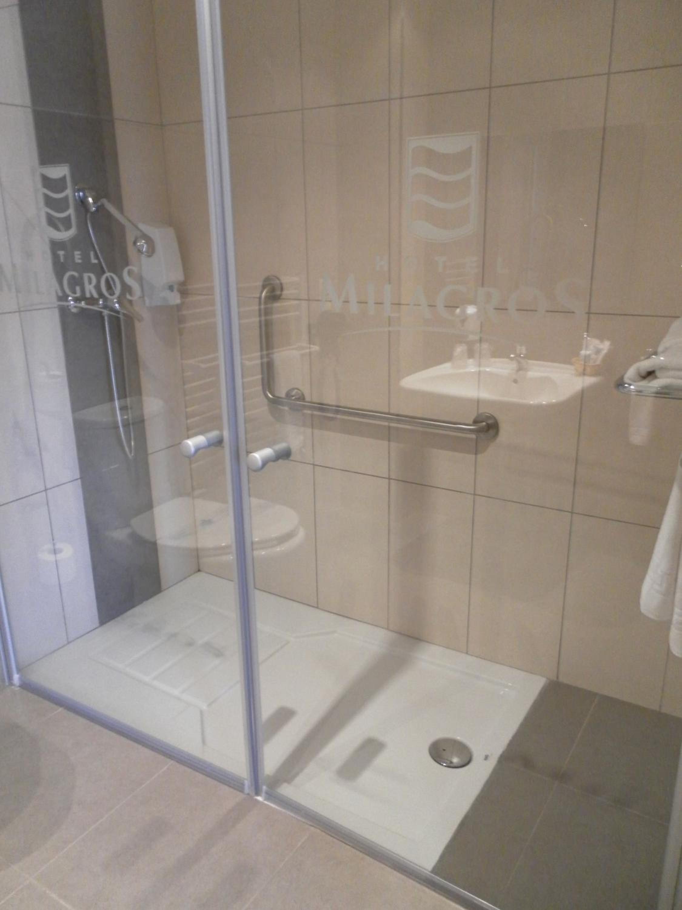 Double Room - Disability Access photo 3