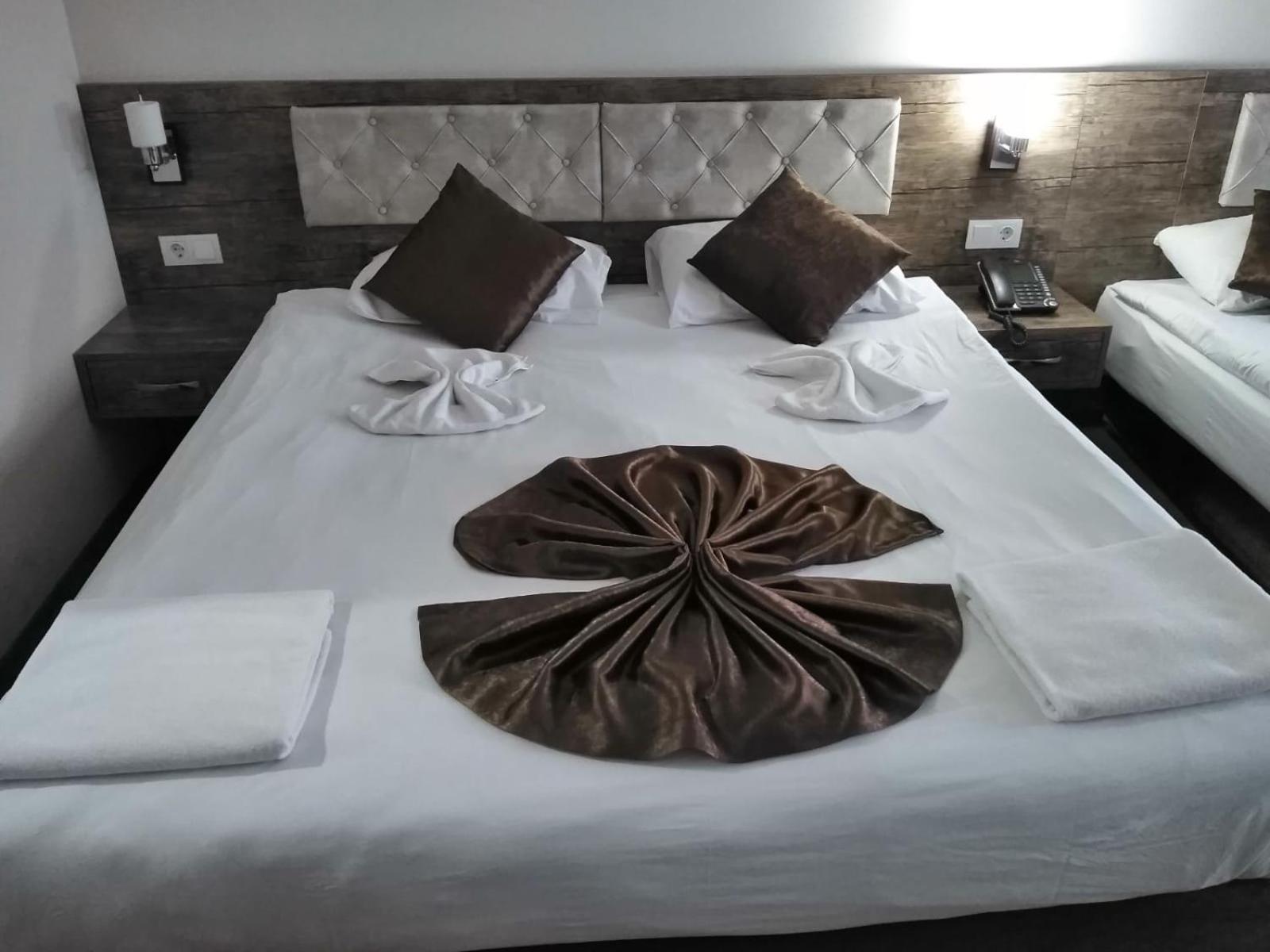 Double Room (1 Adult + 1 Child)