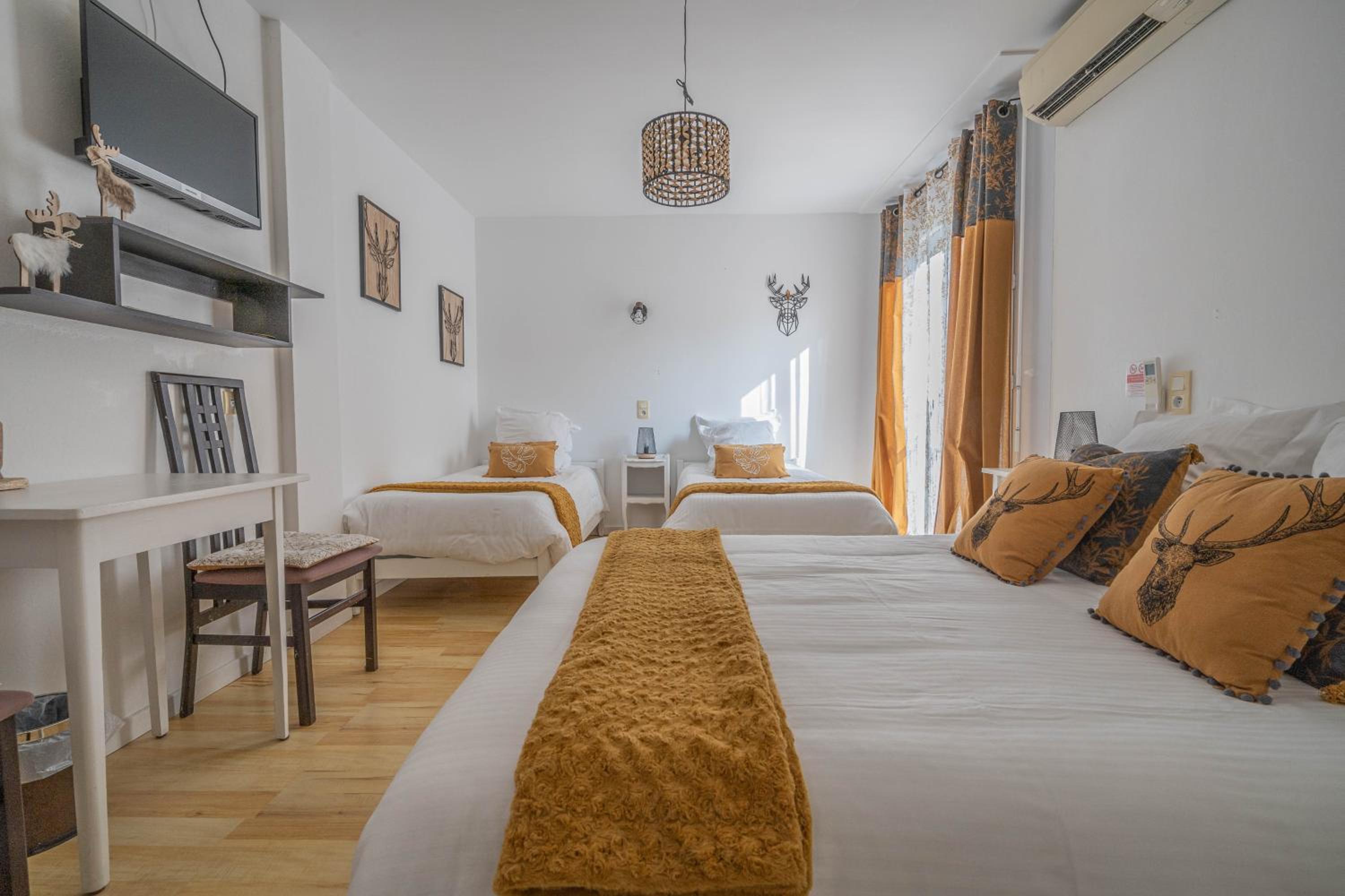 Quadruple Room - Photo 1