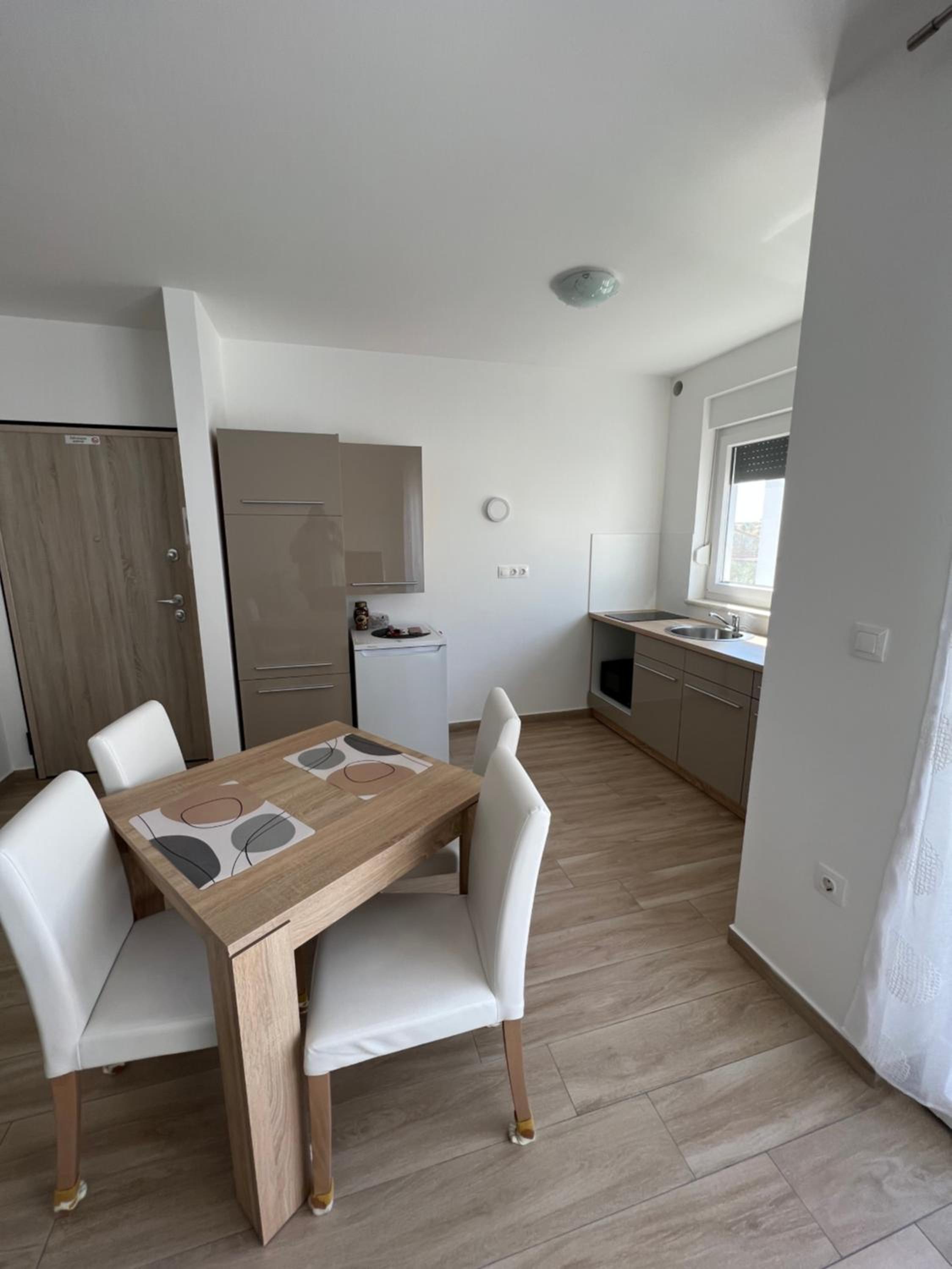 One-Bedroom Apartment - Photo 12