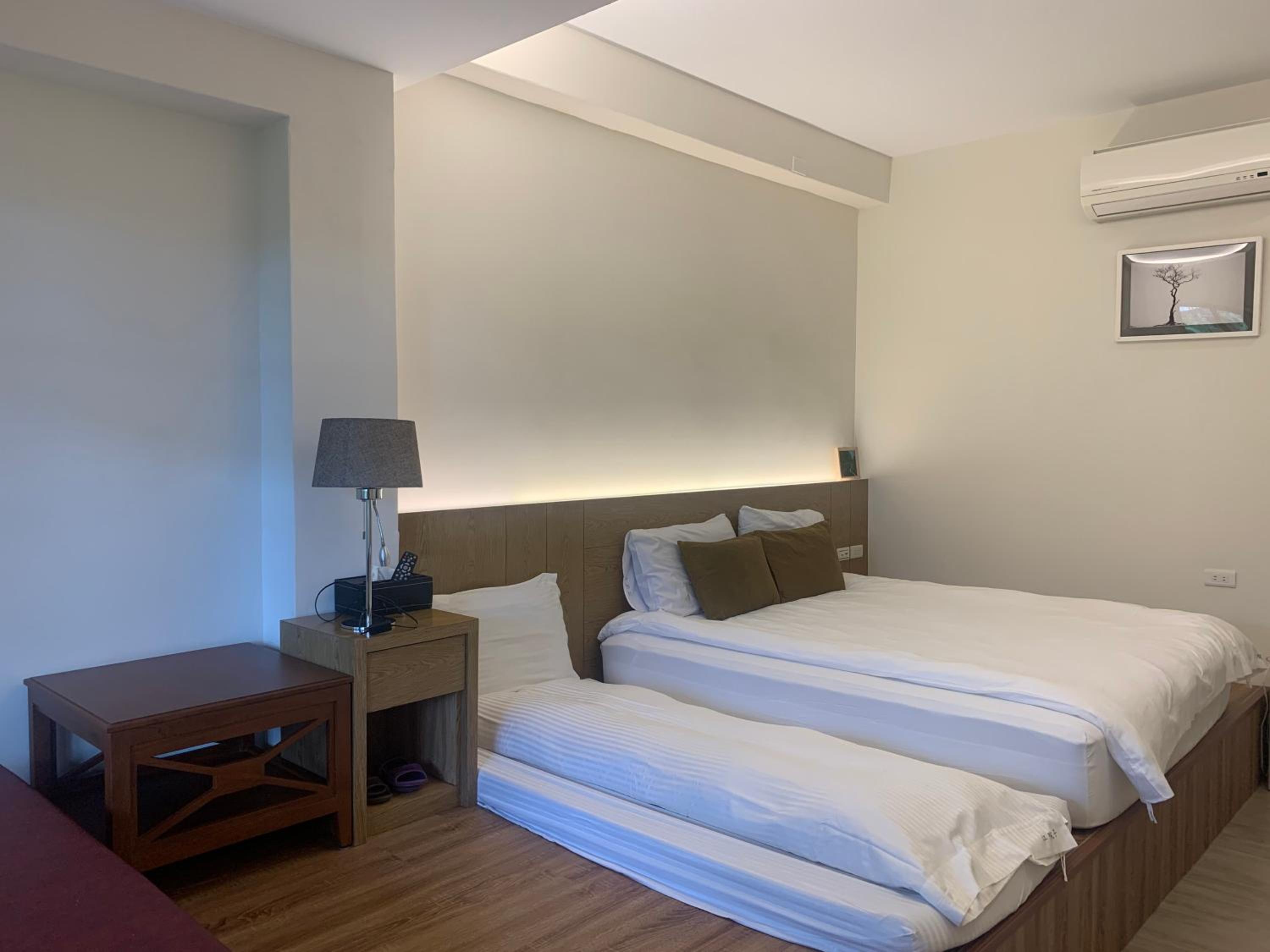 Queen Room - Disability Access photo 1