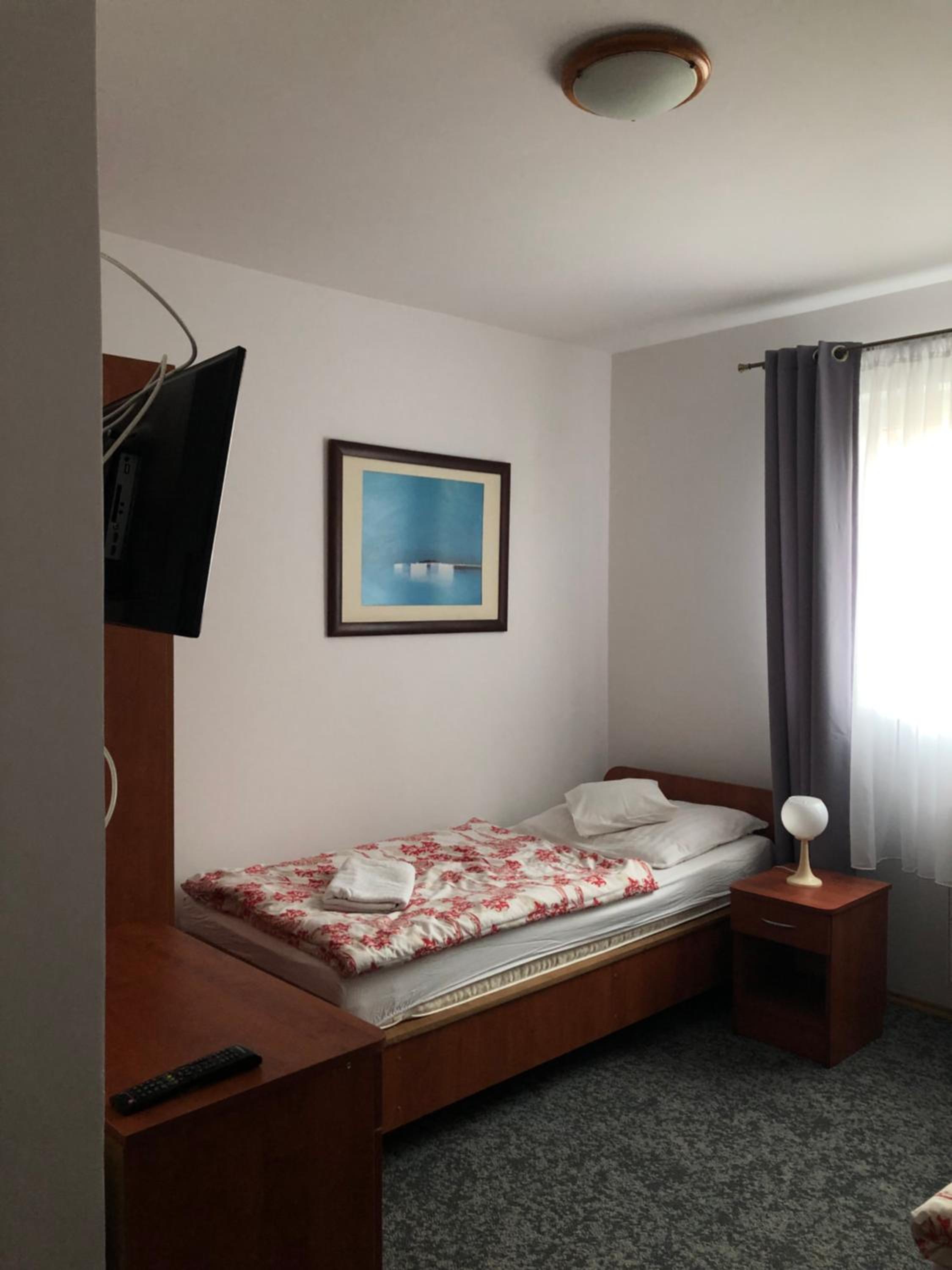 Twin Room with Private Bathroom photo 3
