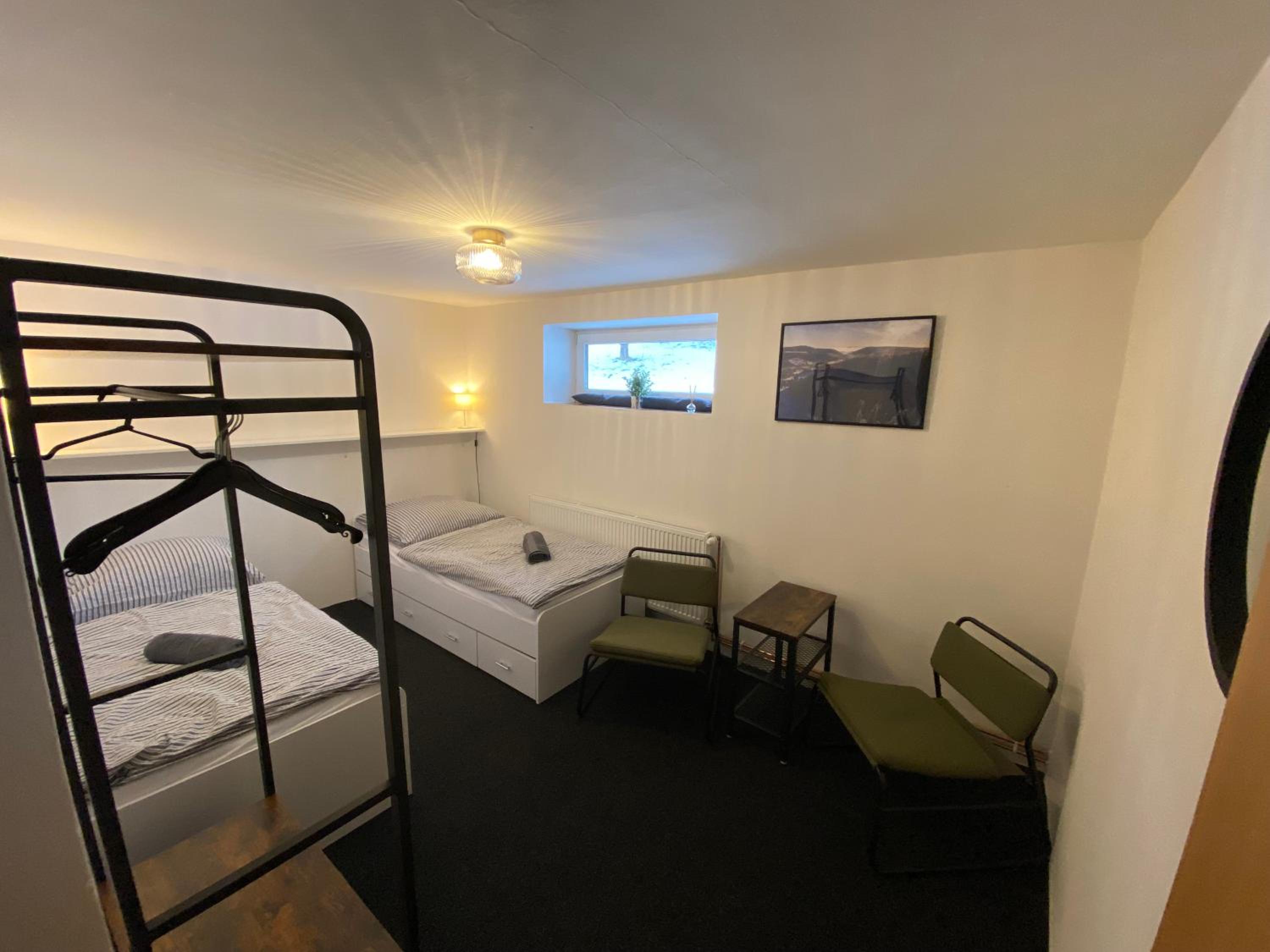 Economy Twin Room photo 1