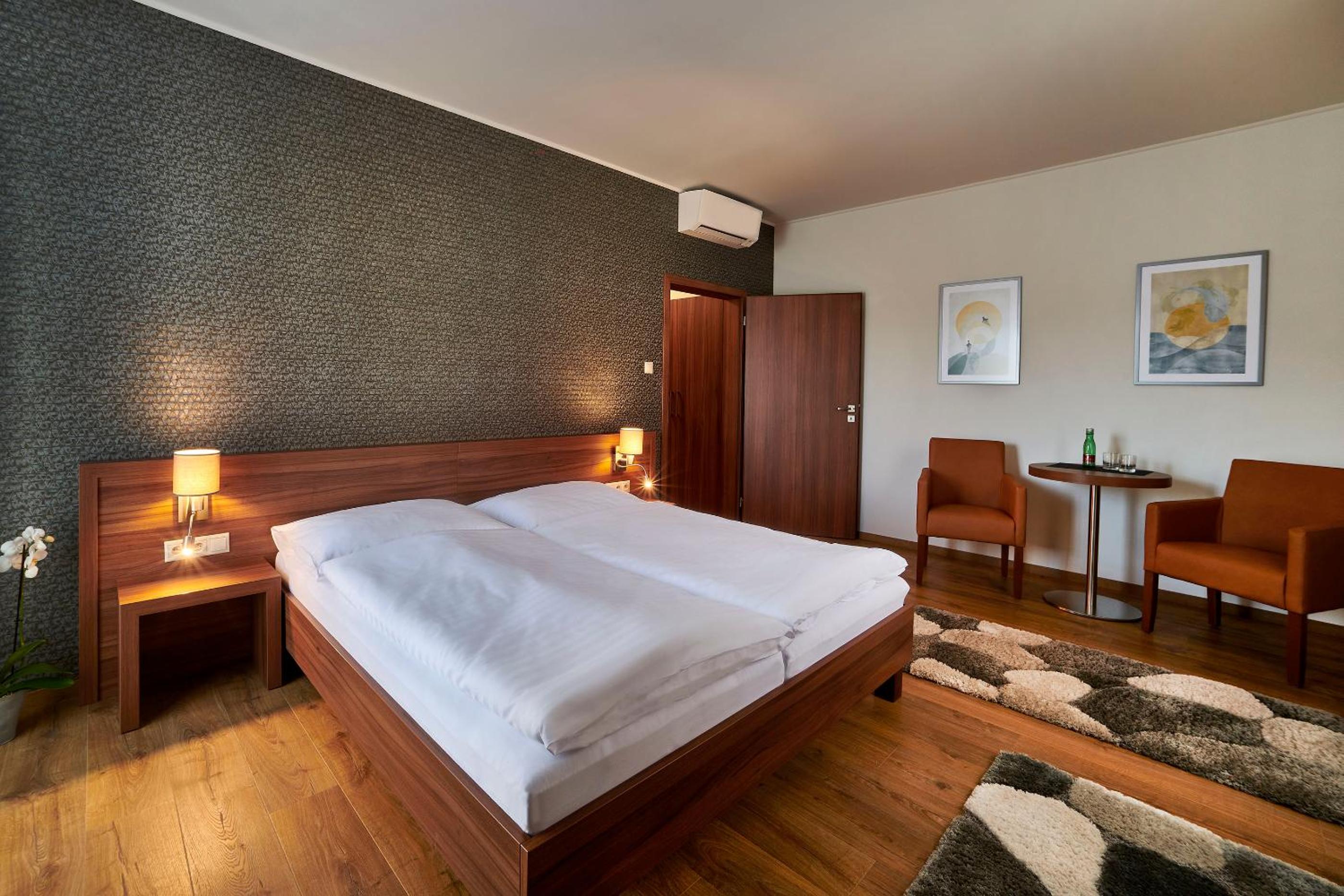 Large Double Room photo 3