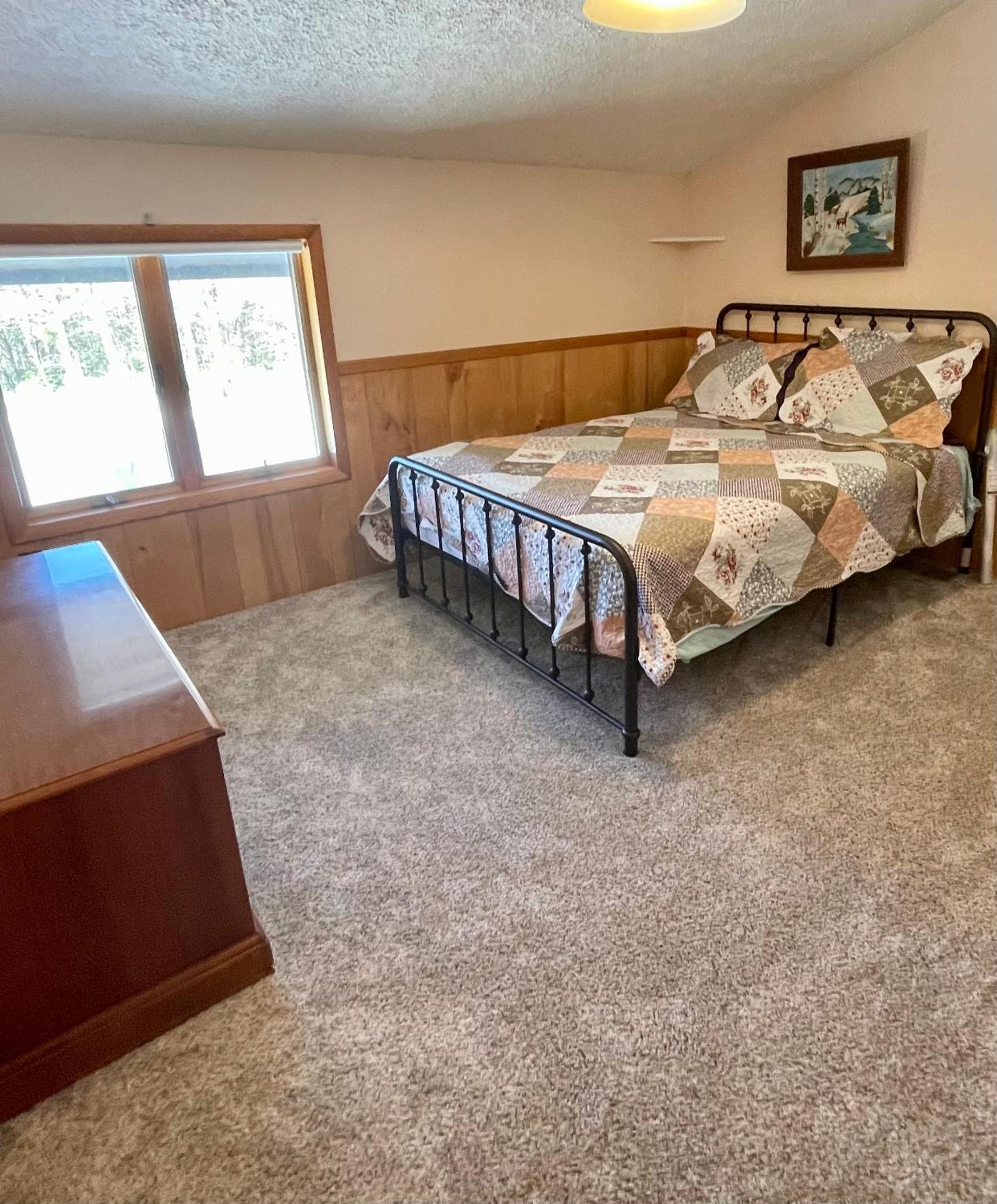 Five-Bedroom House photo 1