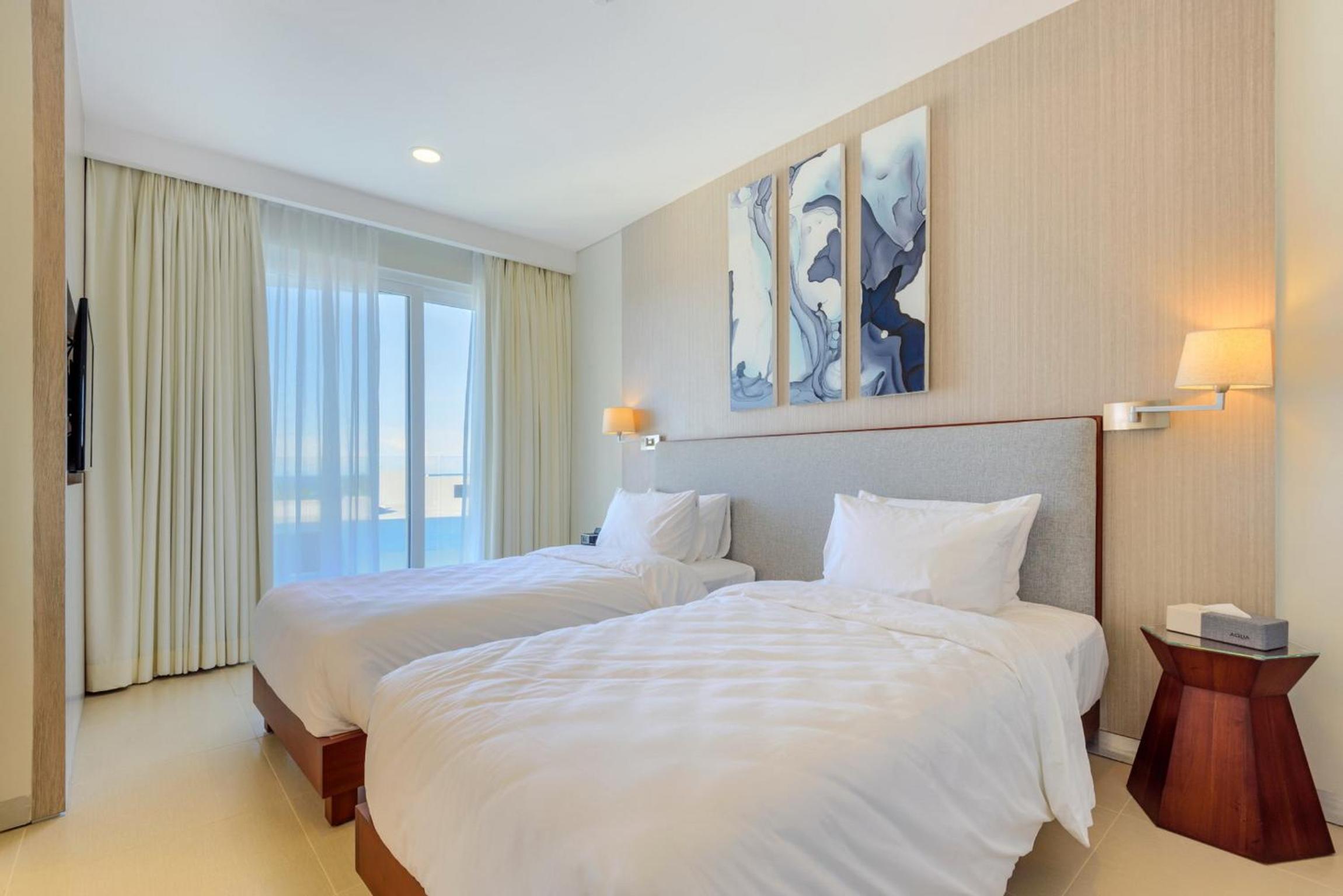 Premier Suite One Bedroom Pool View - Photo 4