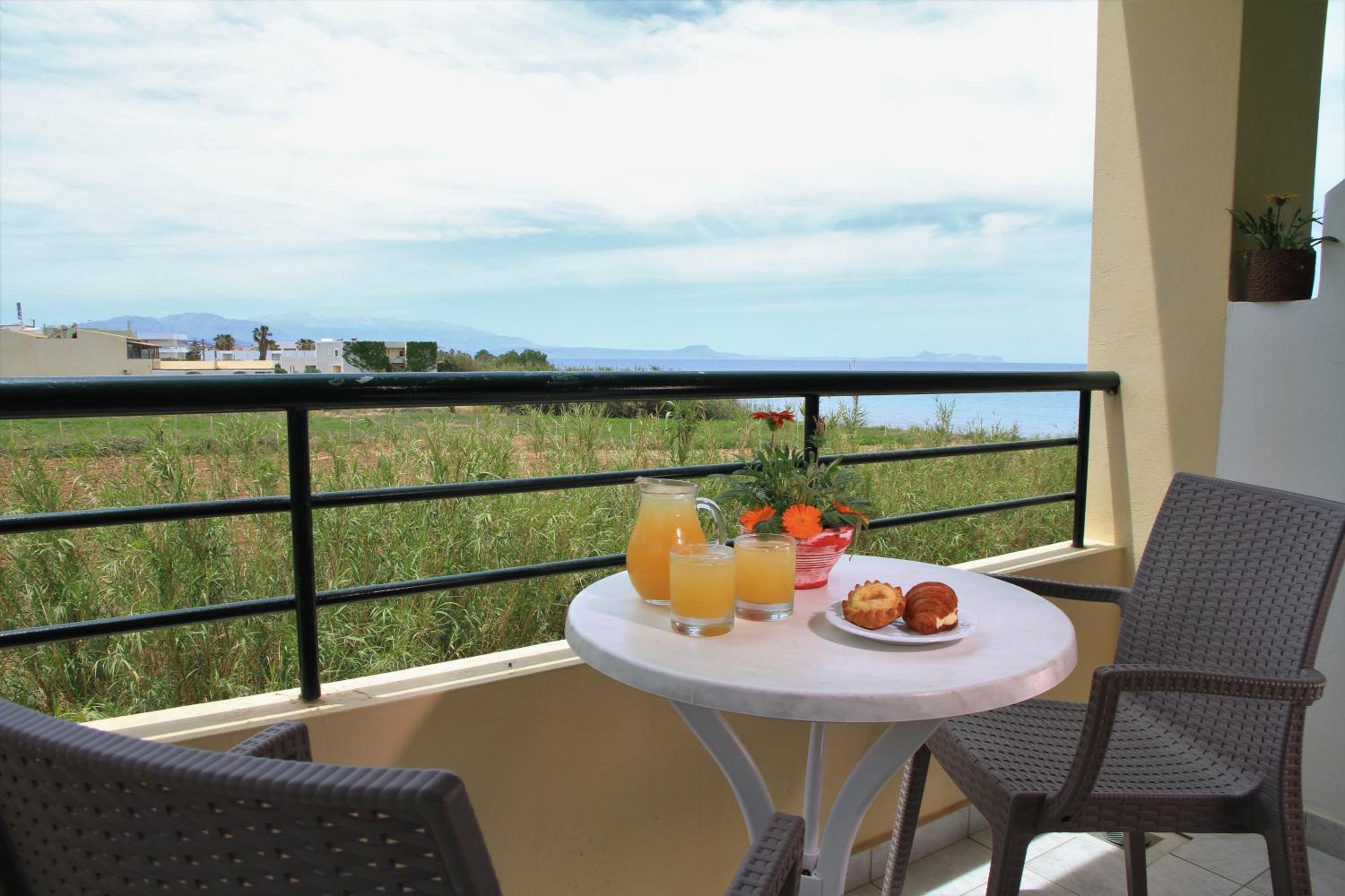 Family Room with Side Sea View photo 2