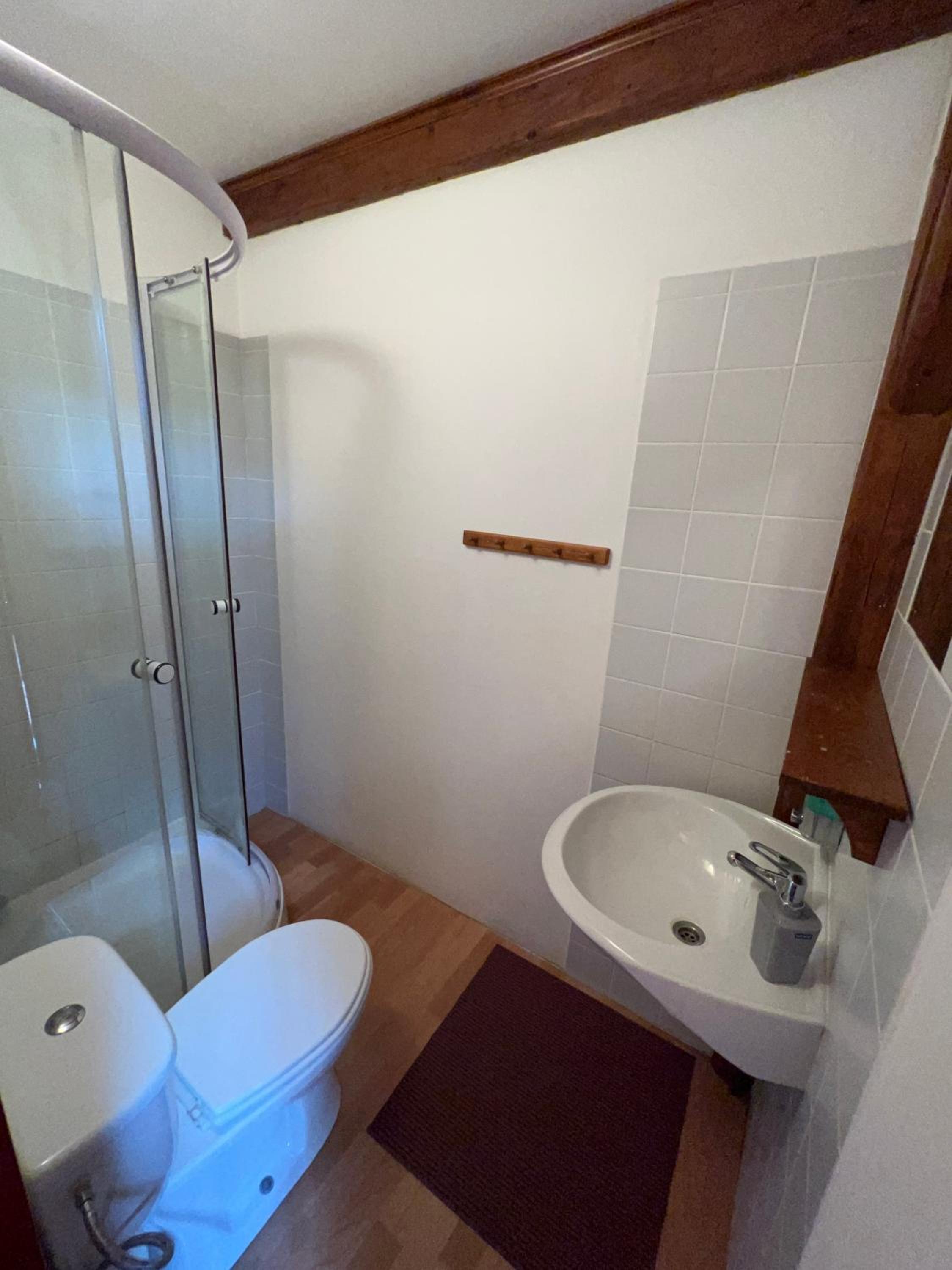Quadruple Room with Private Bathroom photo 2