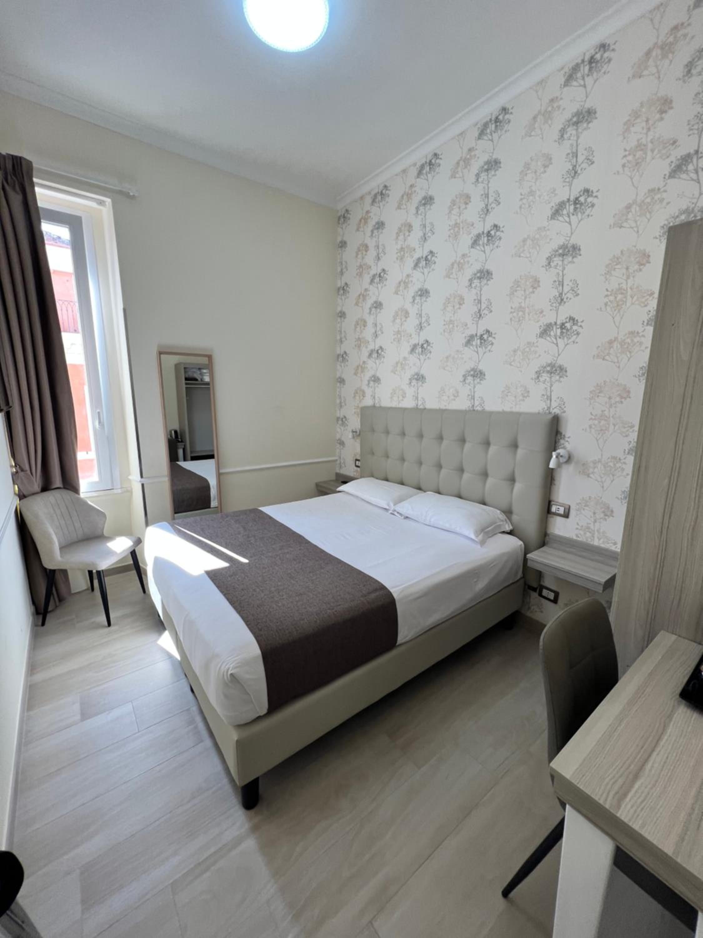 Large Double or Twin Room photo 3