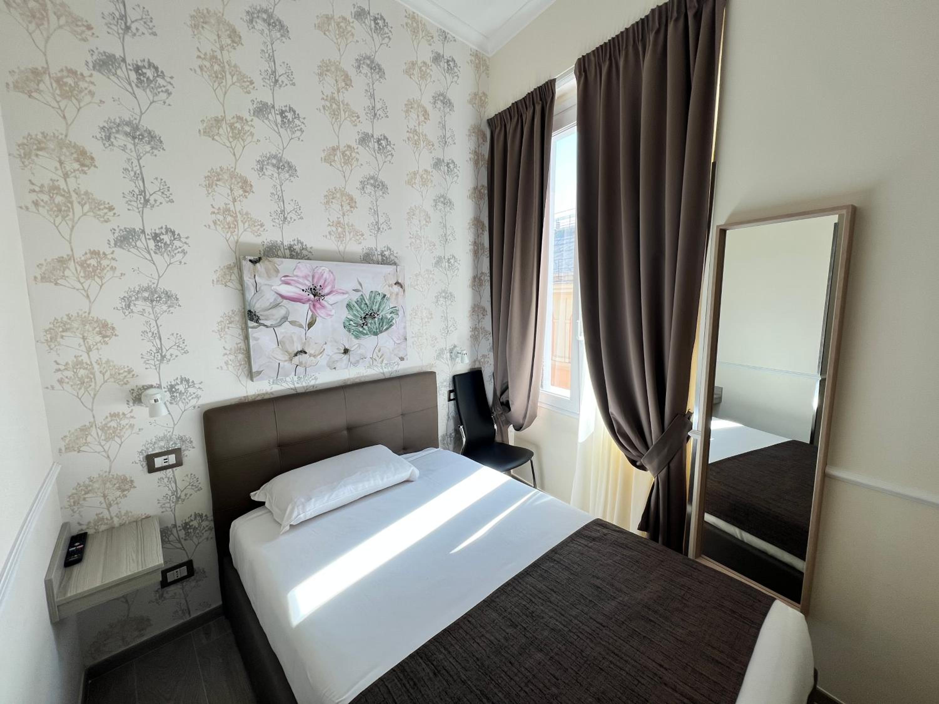 Large Single Room photo 3