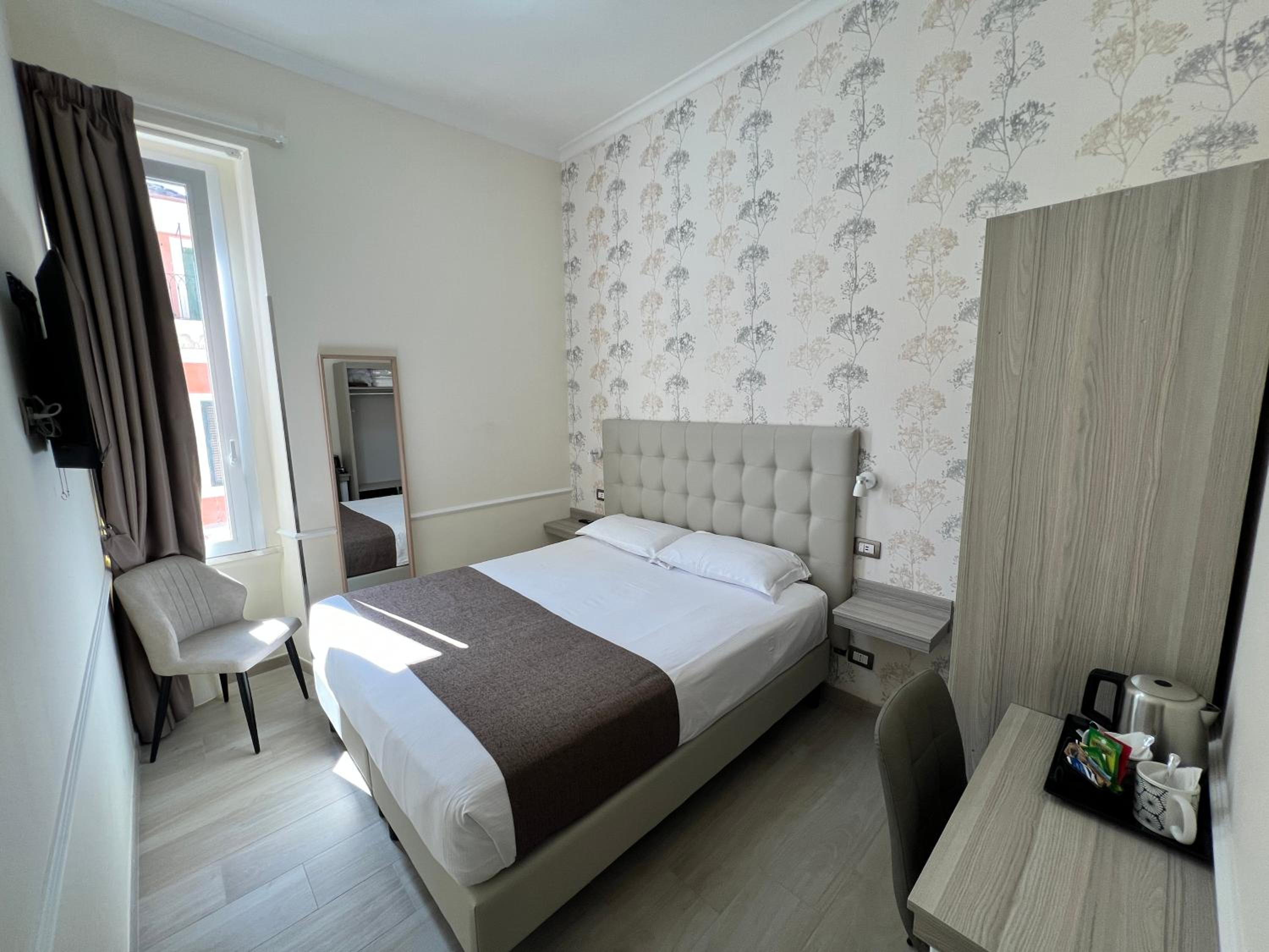 Large Double or Twin Room photo 2