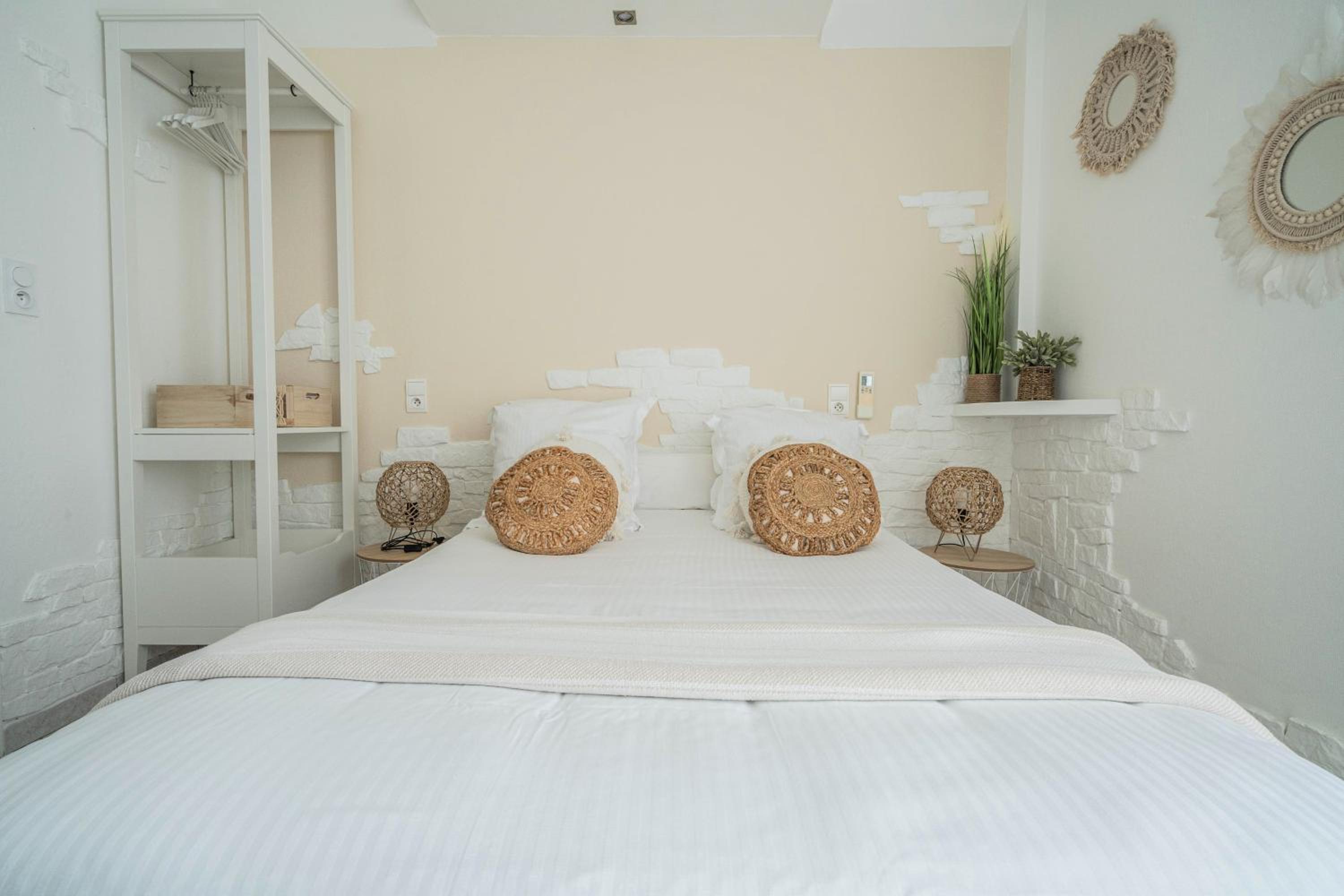 Superior Double Room With Terrace or Balcony - Photo 14