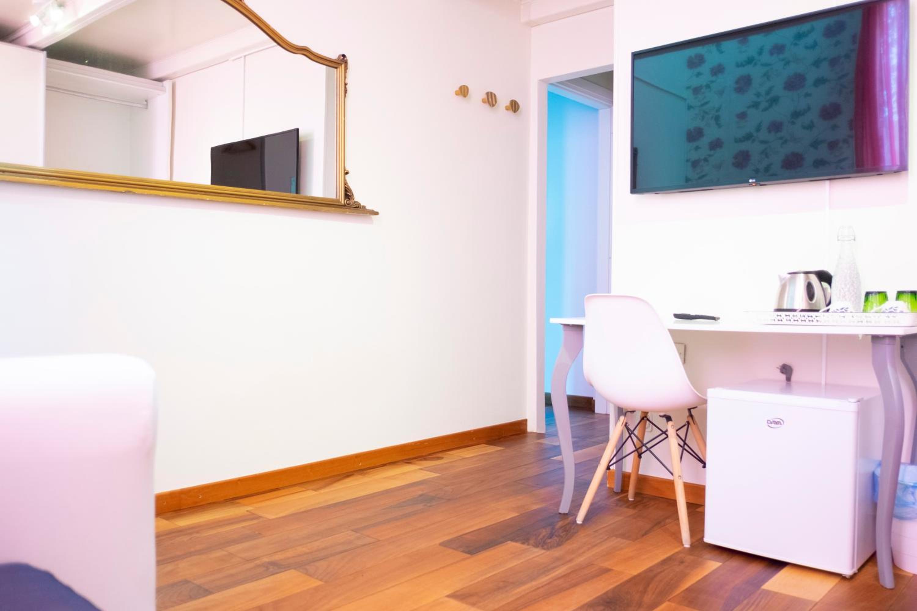 Double Room - Photo 11