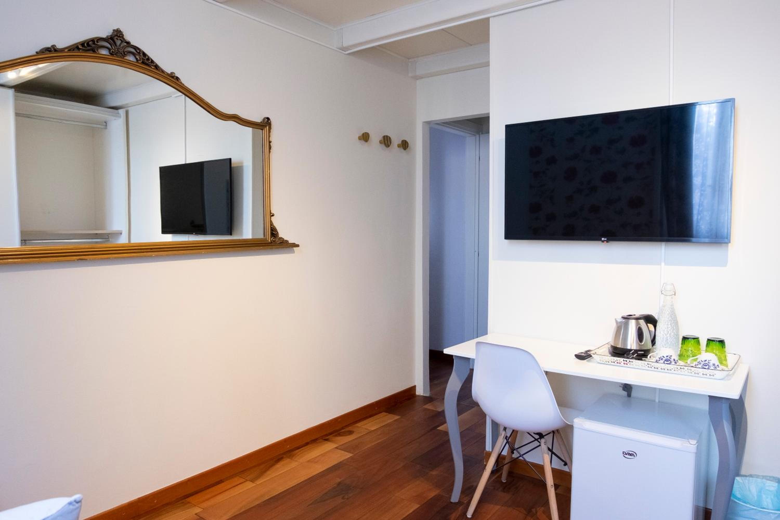 Double Room - Photo 12