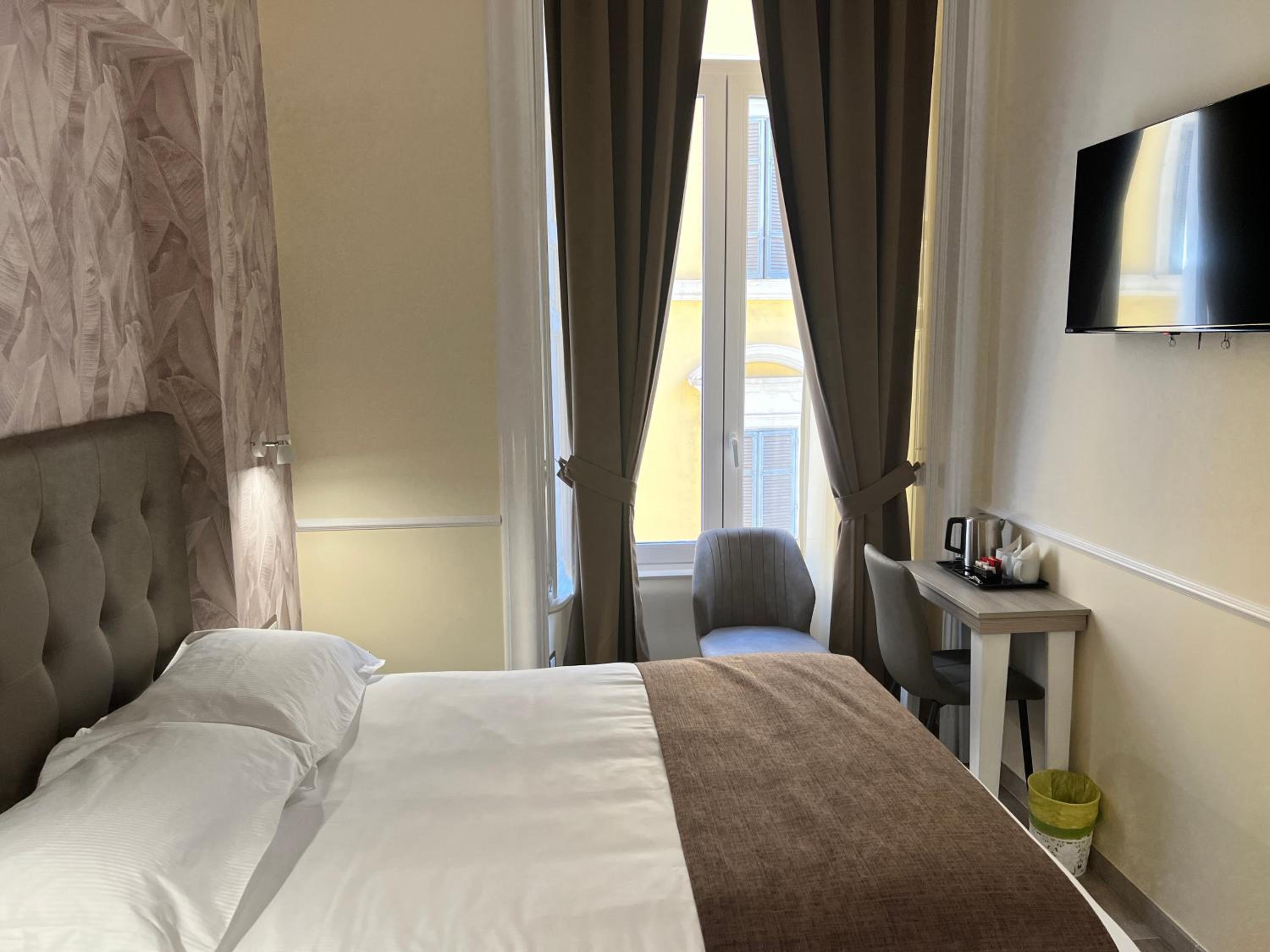 Large Single Room photo 3