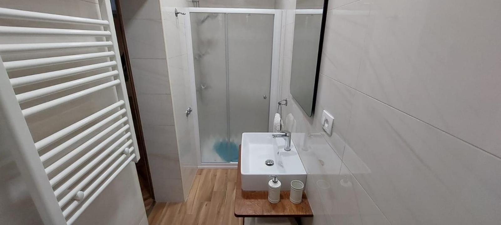 Deluxe Double Room with Shower photo 2