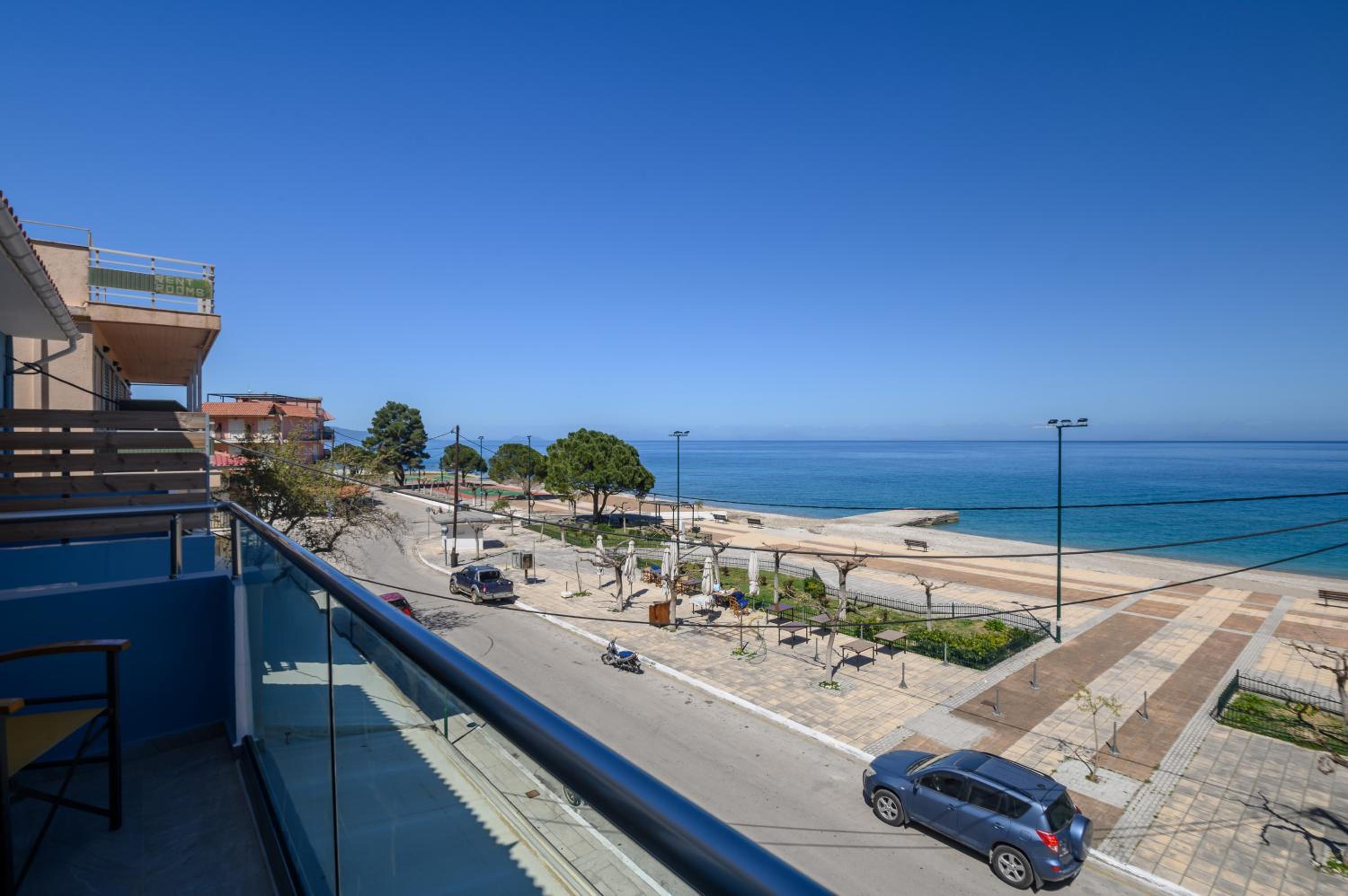 Apartment with Sea View - Photo 7