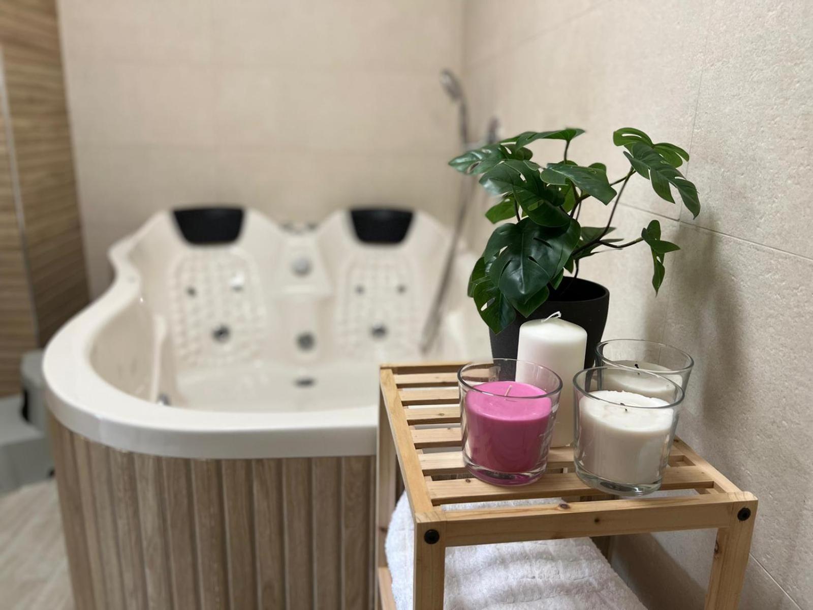 Deluxe Double Room with Balcony - Photo 21