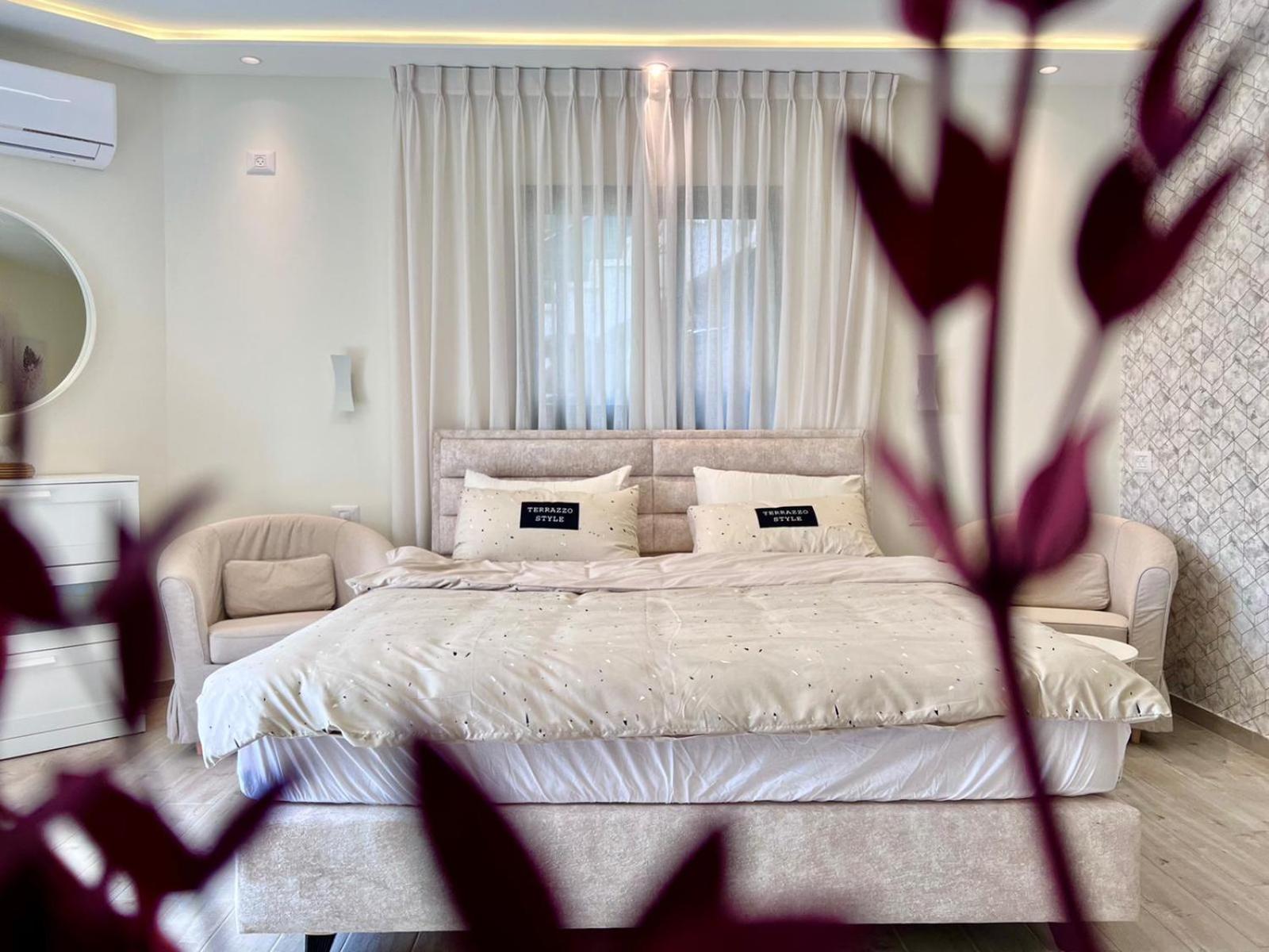 Deluxe Double Room with Balcony - Photo 13