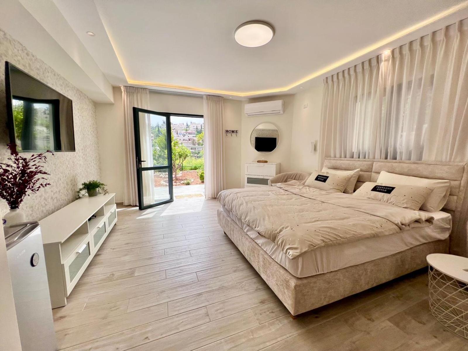 Deluxe Double Room with Balcony - Photo 1
