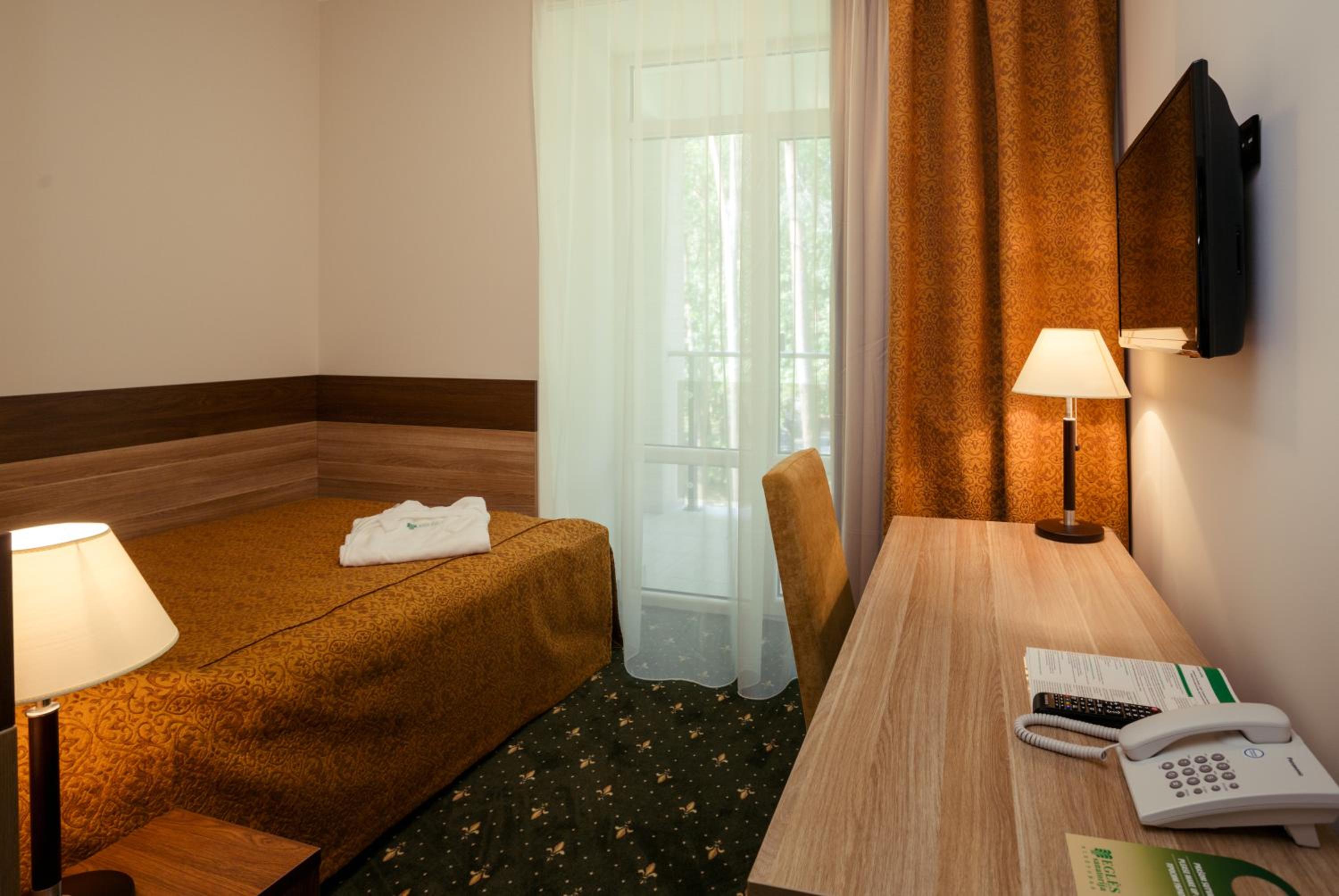 Single Room with Medical Spa Treatment Program - Mini