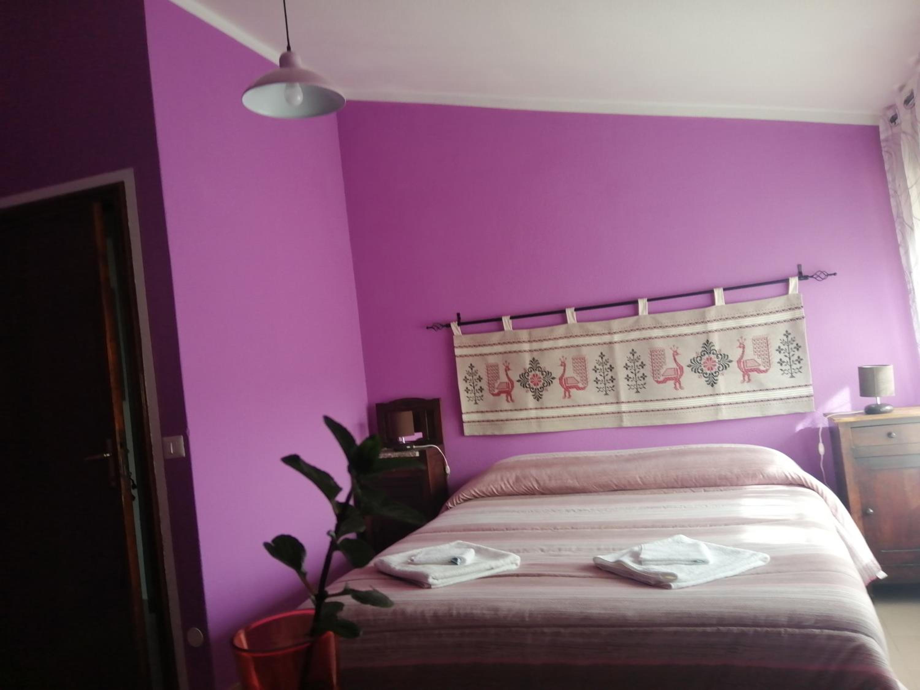 Large Double Room - Photo 4