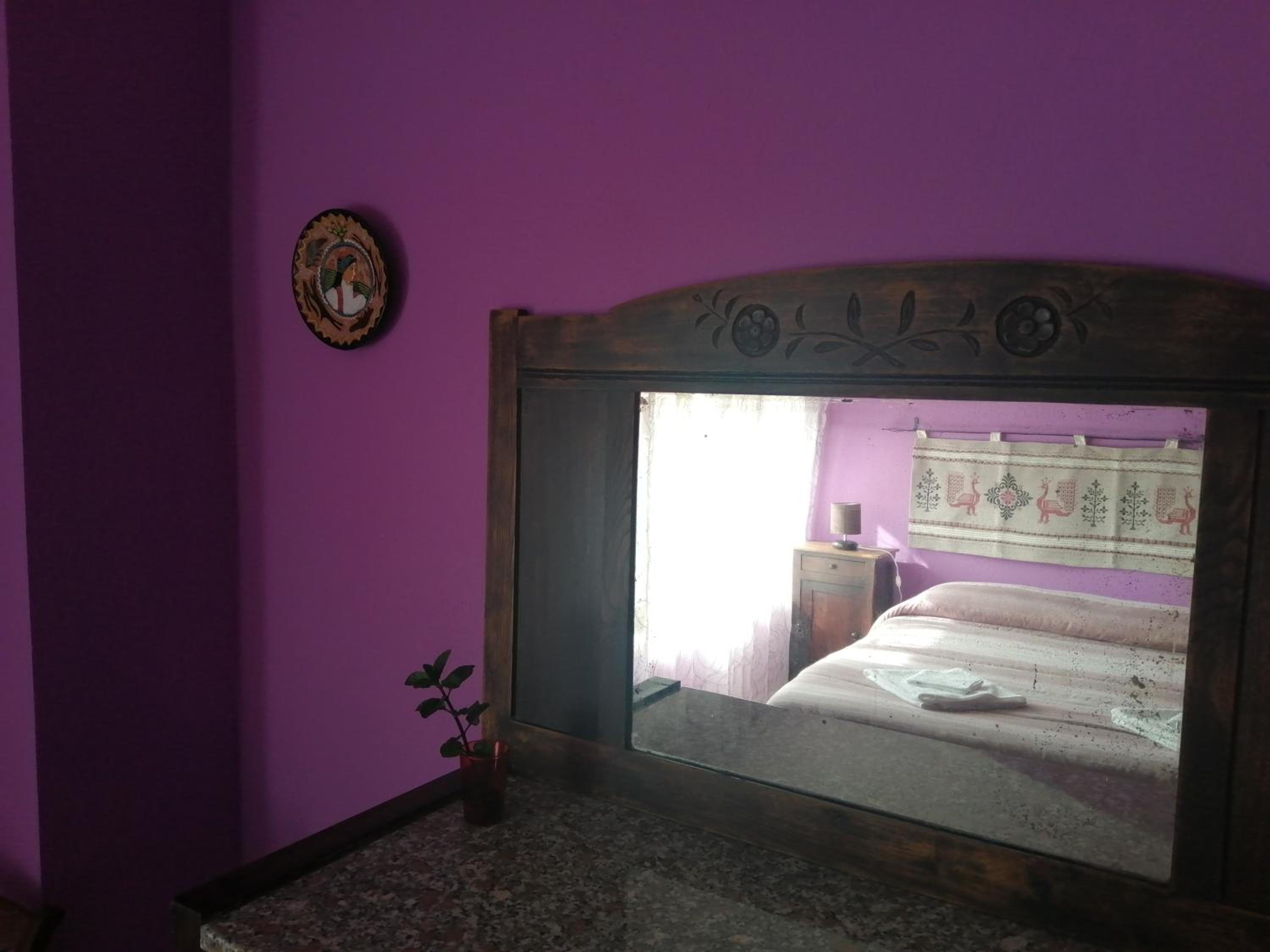 Large Double Room - Photo 3