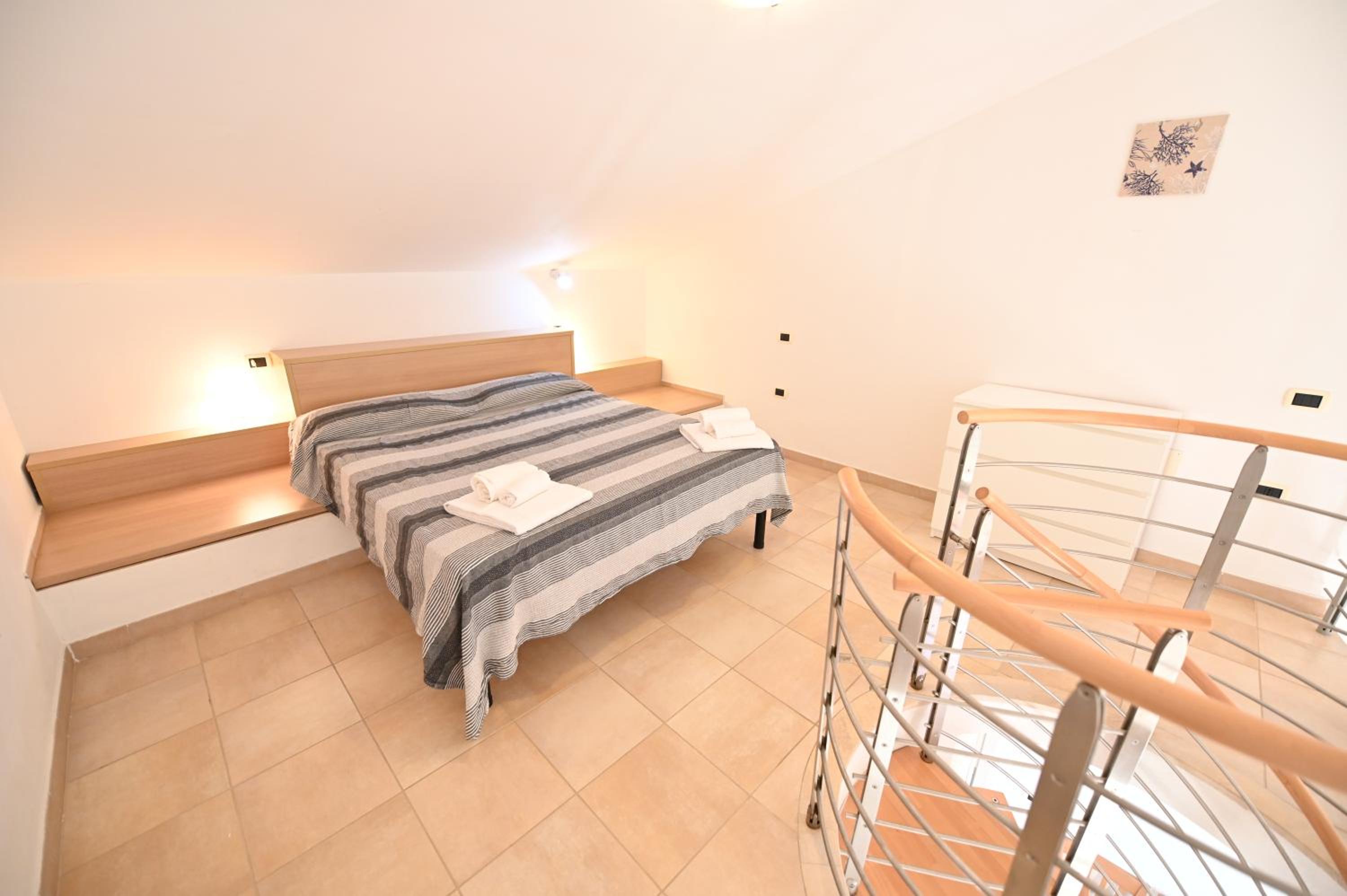 One-Bedroom Apartment - Split Level - Photo 1