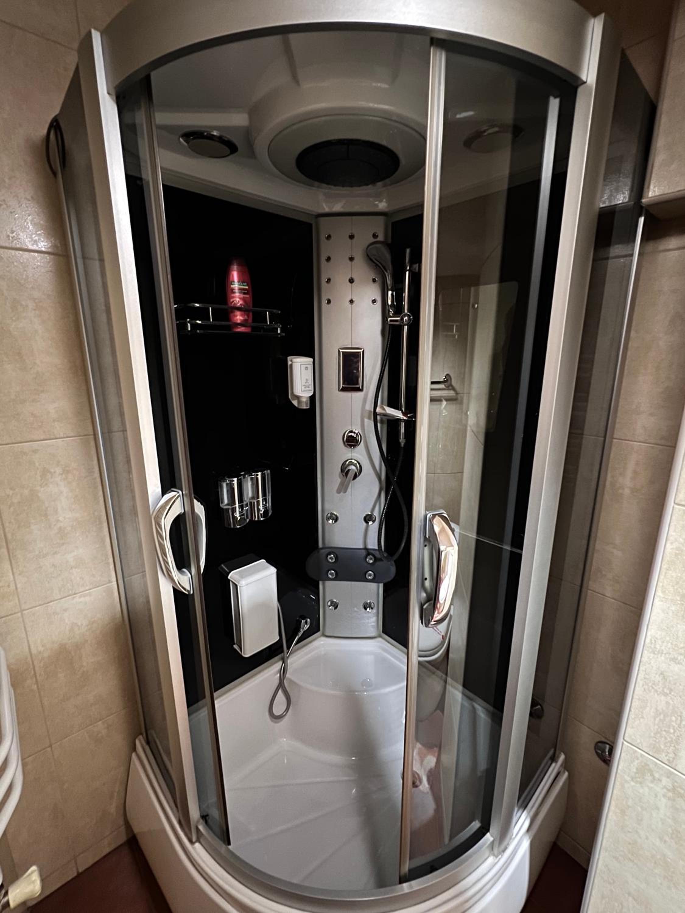 Single Room with Bathroom photo 2