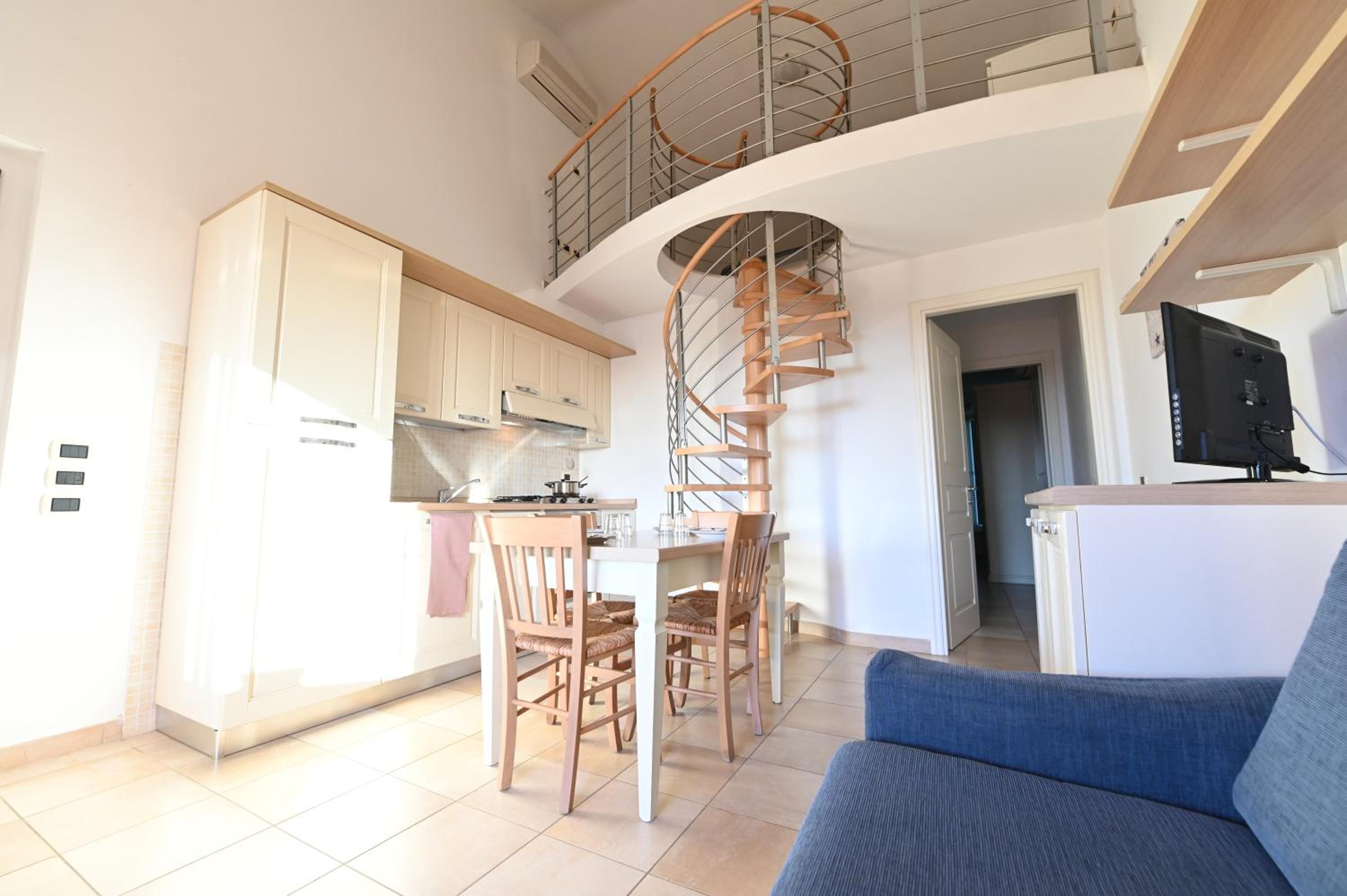 One-Bedroom Apartment - Split Level - Photo 17