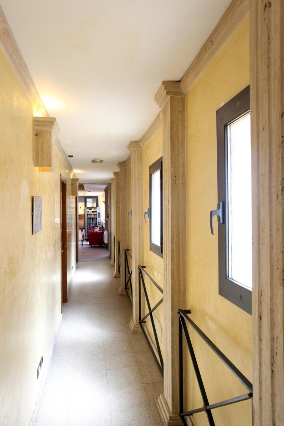 Double or Twin Room - Photo 2