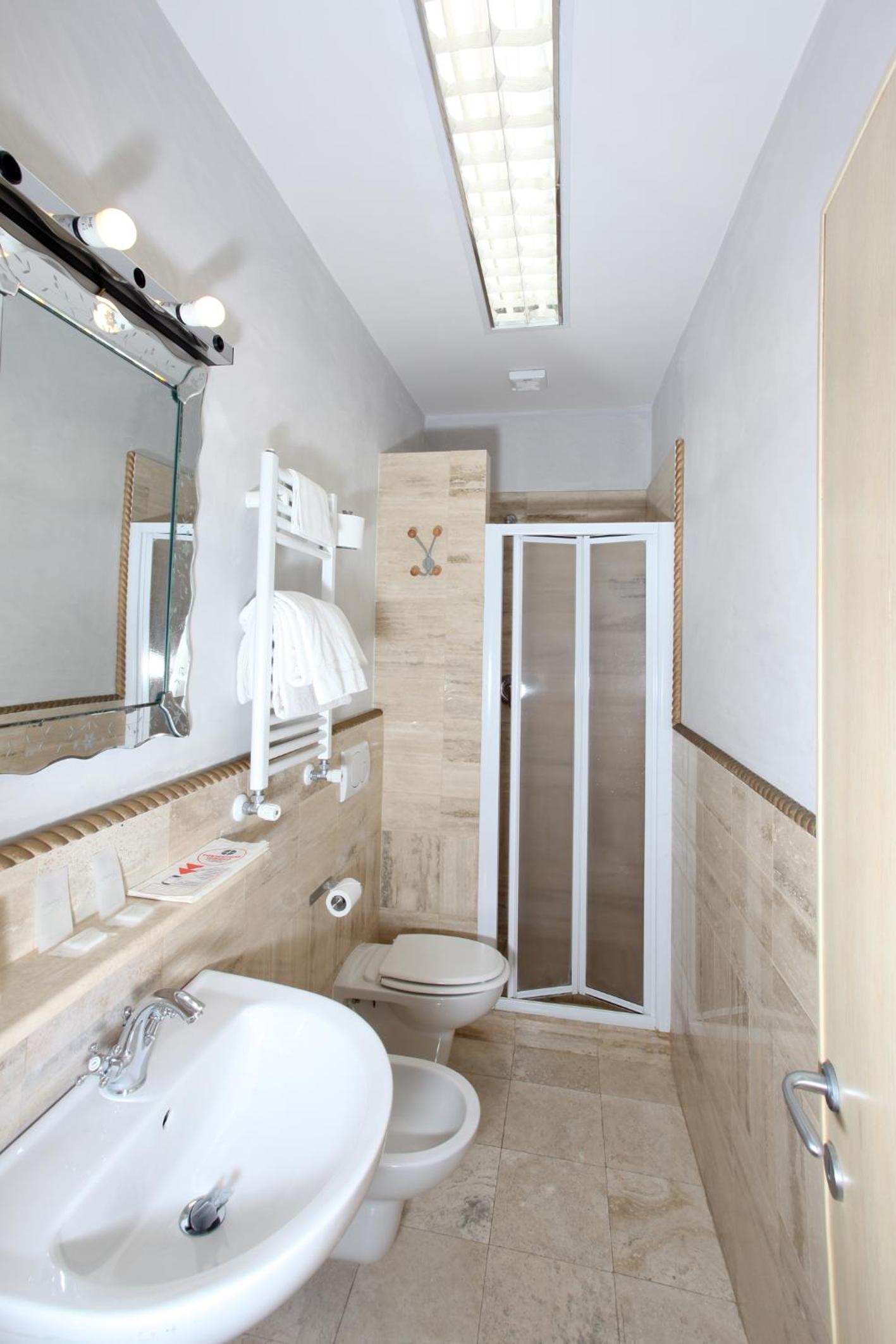 Superior Double or Twin Room - Photo 4