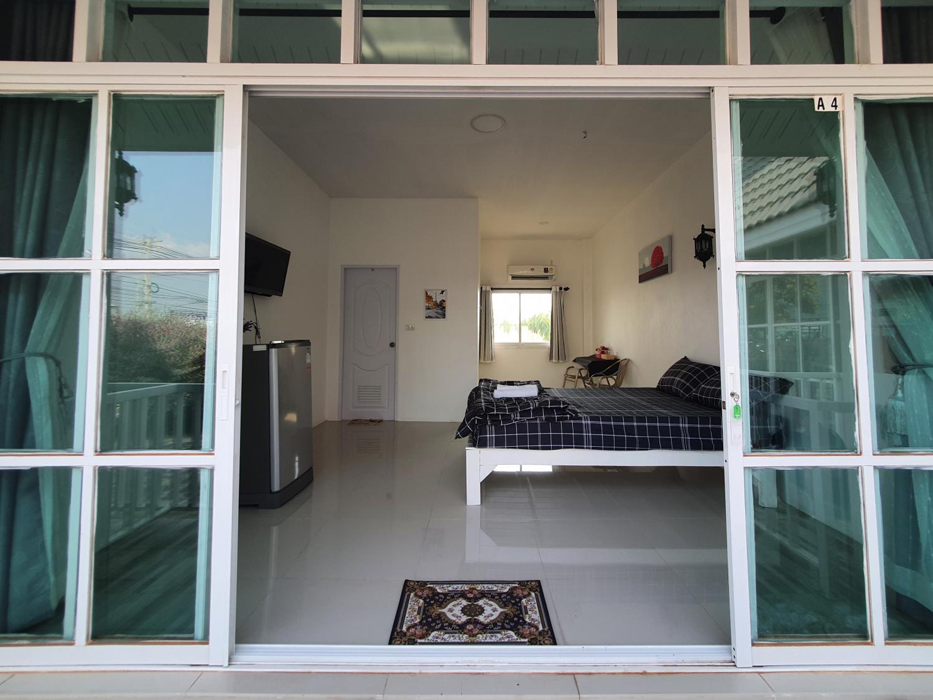 Double Room with Patio - Photo 8