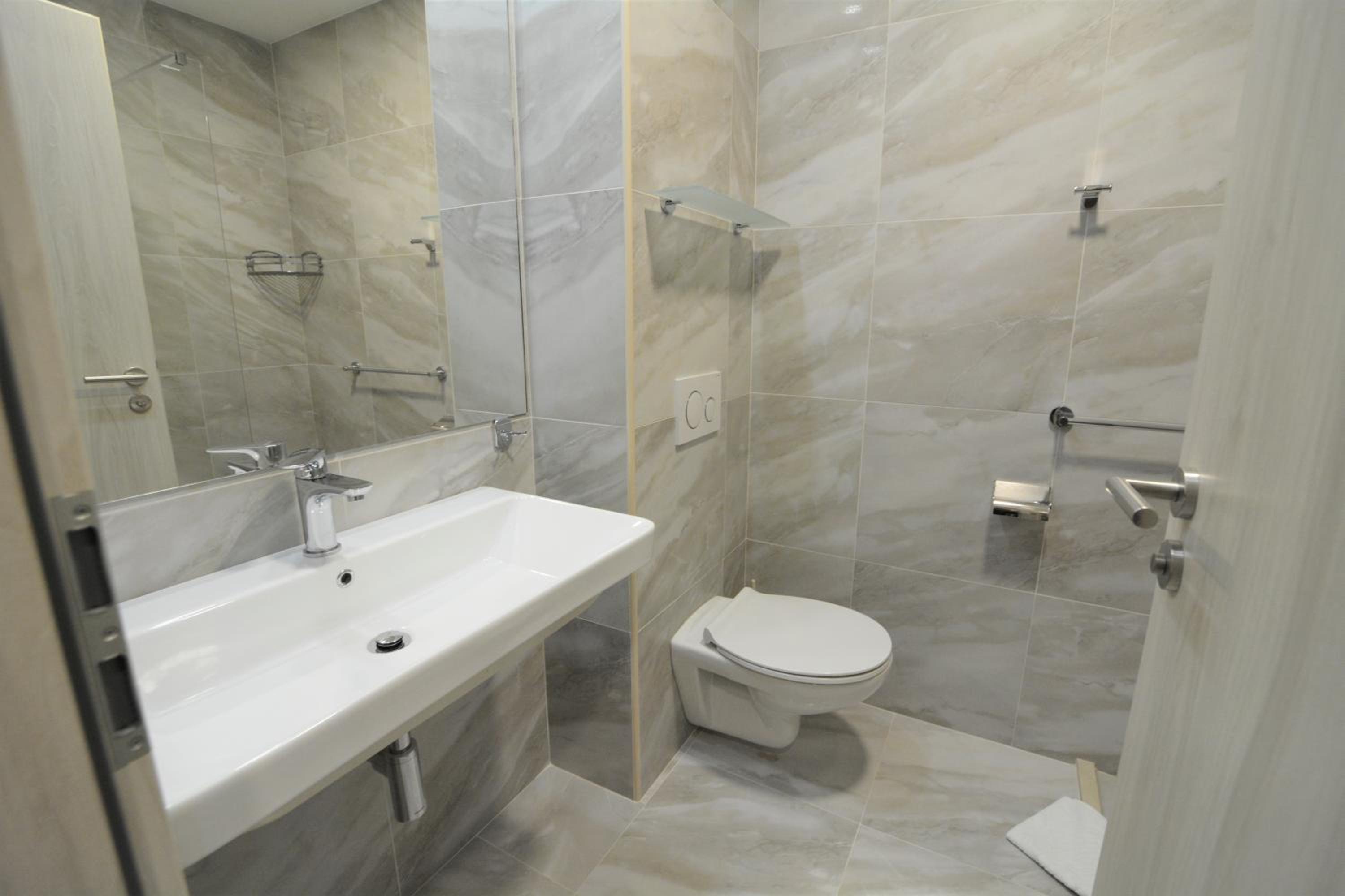 Superior Triple Room thumbnail 5