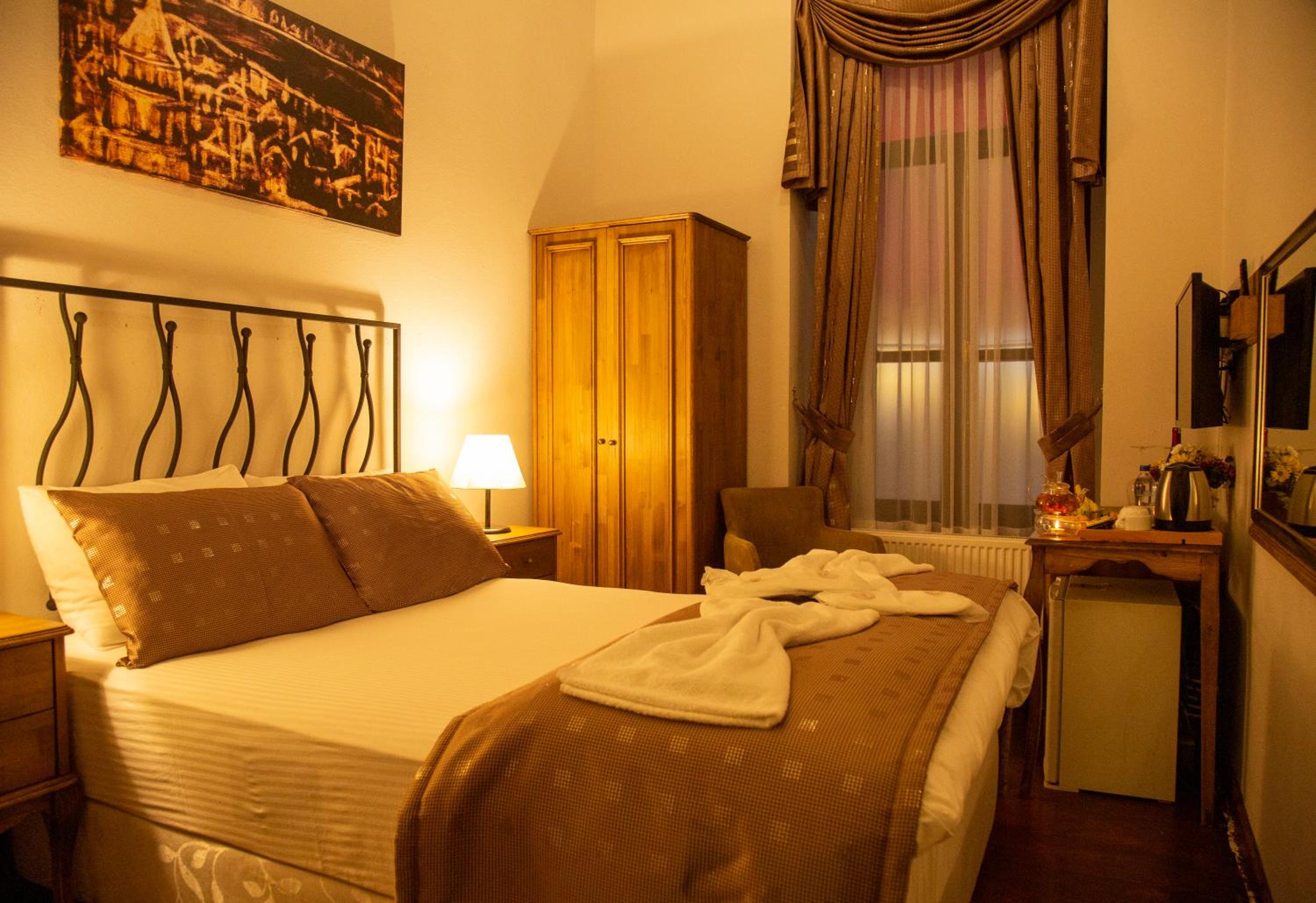 Basic Double Room photo 2