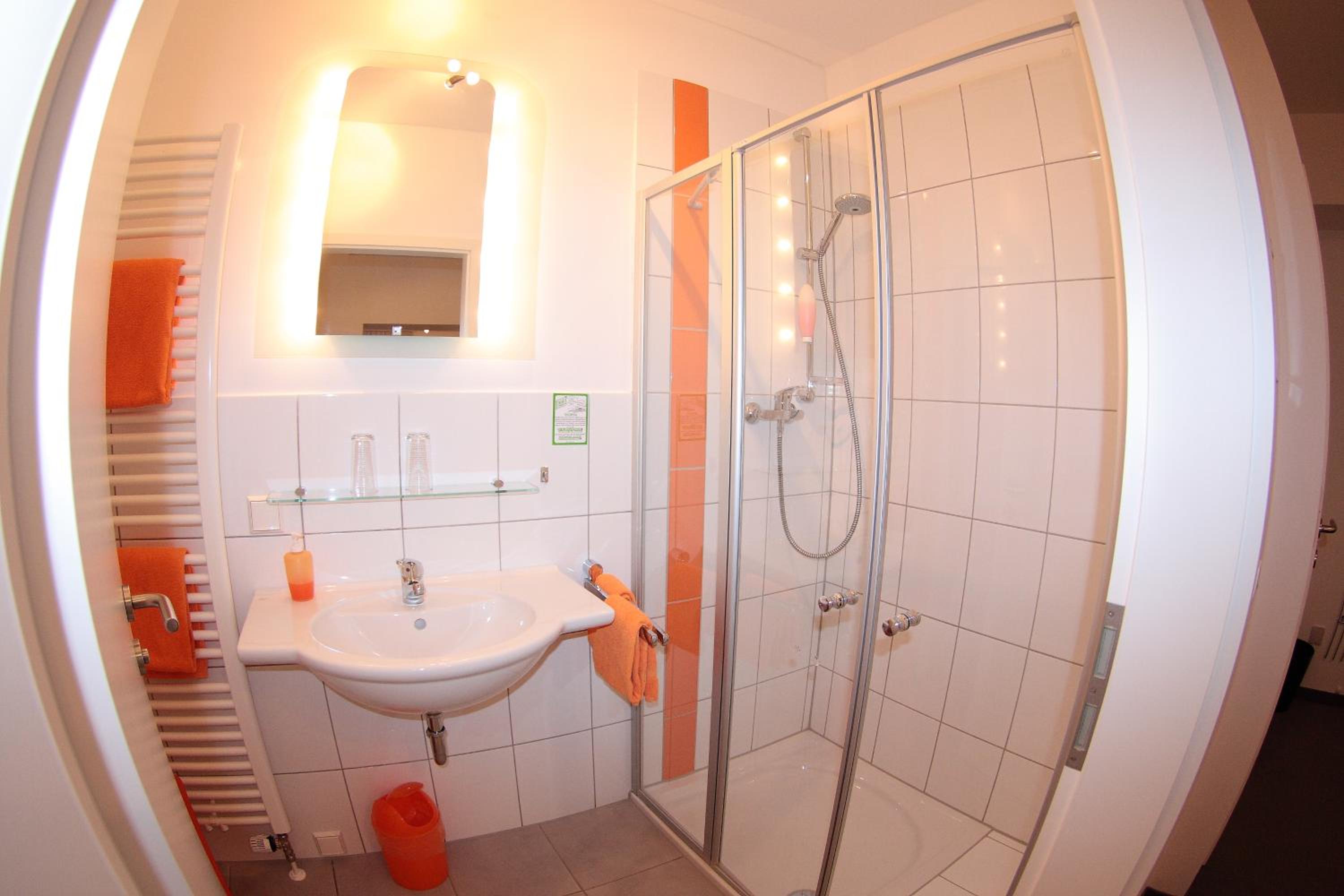 Economy Twin Room - Photo 4
