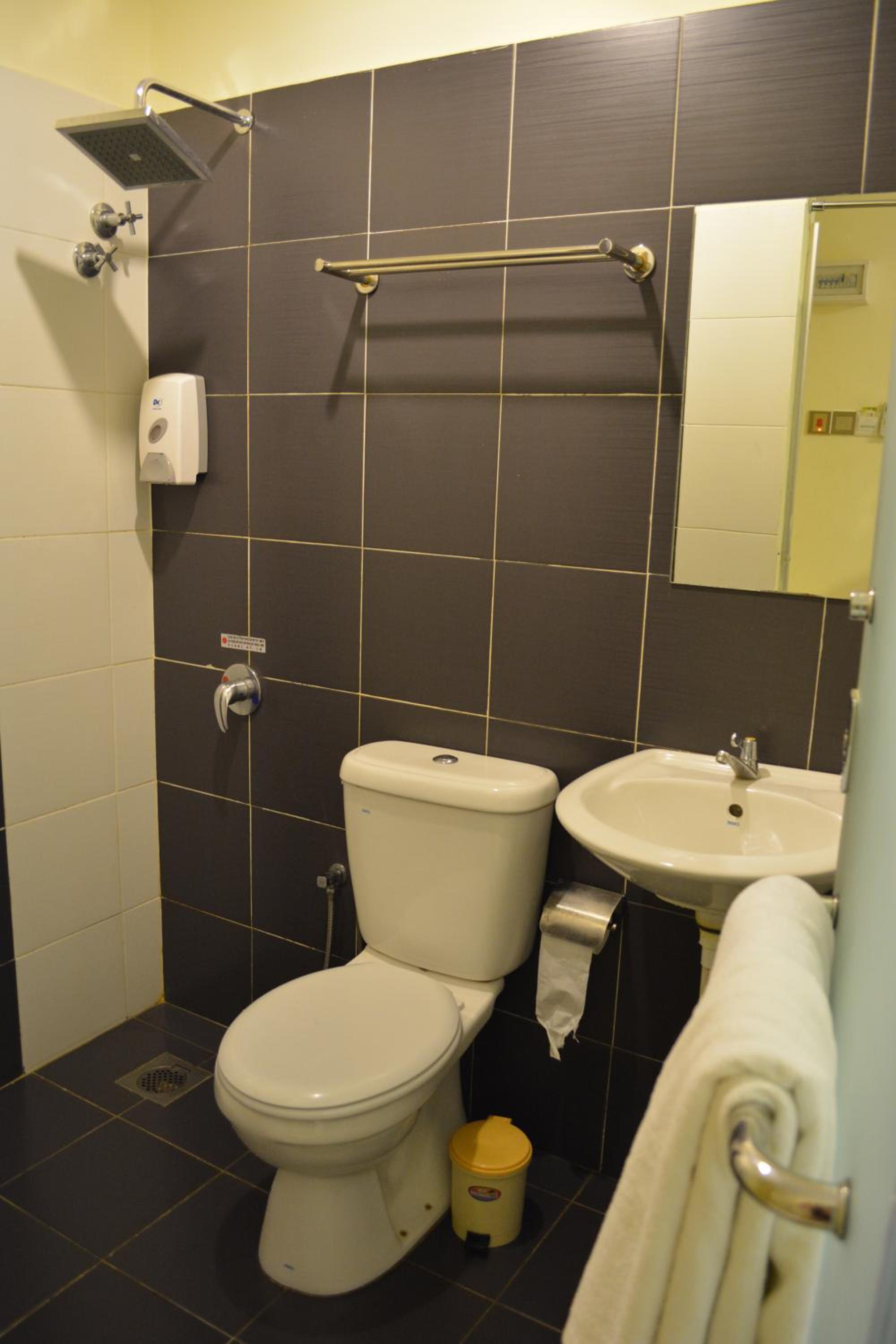 Standard Double Room - Photo 13