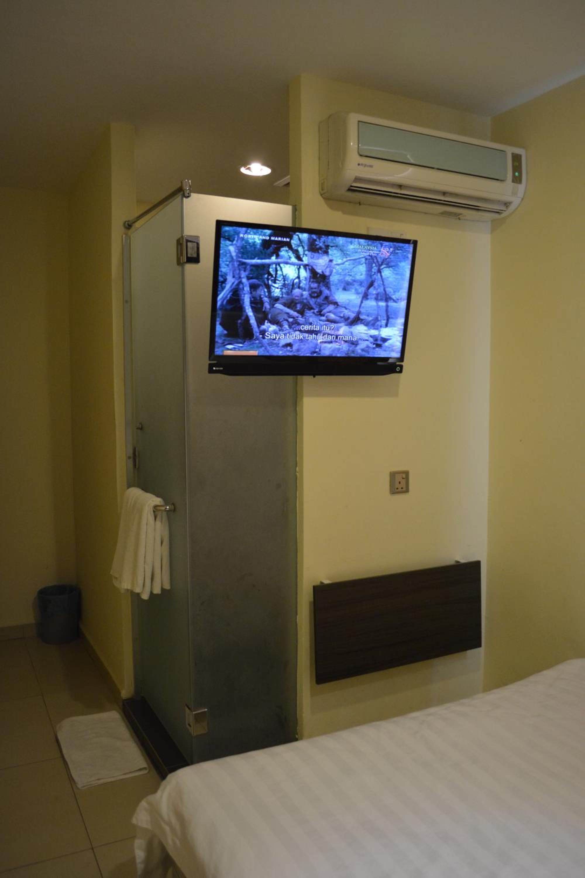 Standard Double Room - Photo 11