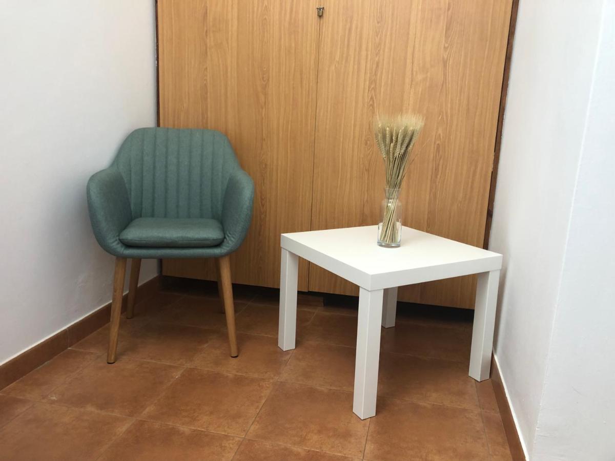 Standard Single Room with Shared Bathroom photo 2
