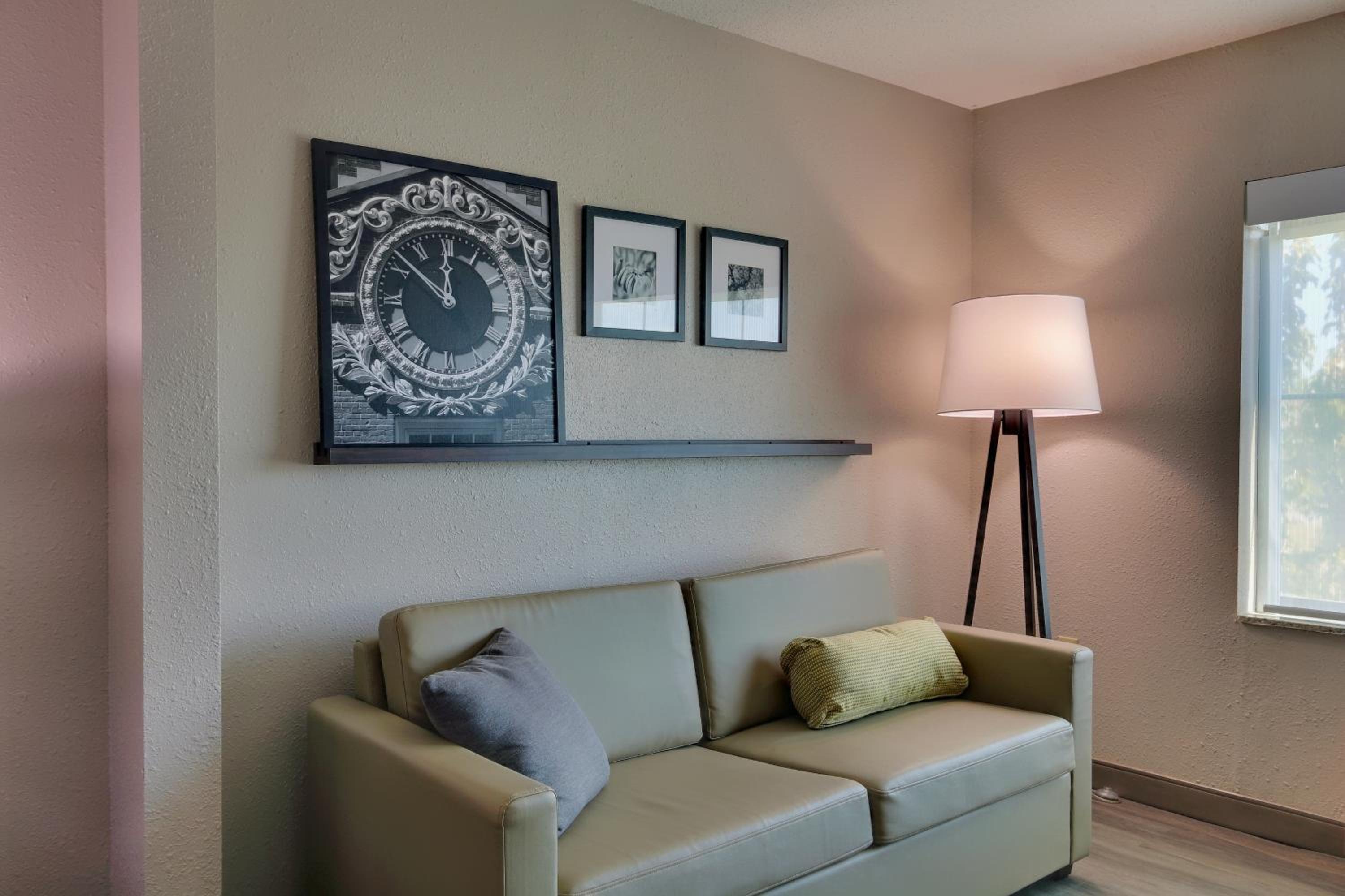 Studio King Suite with Sofa Bed - Non-Smoking - Photo 2