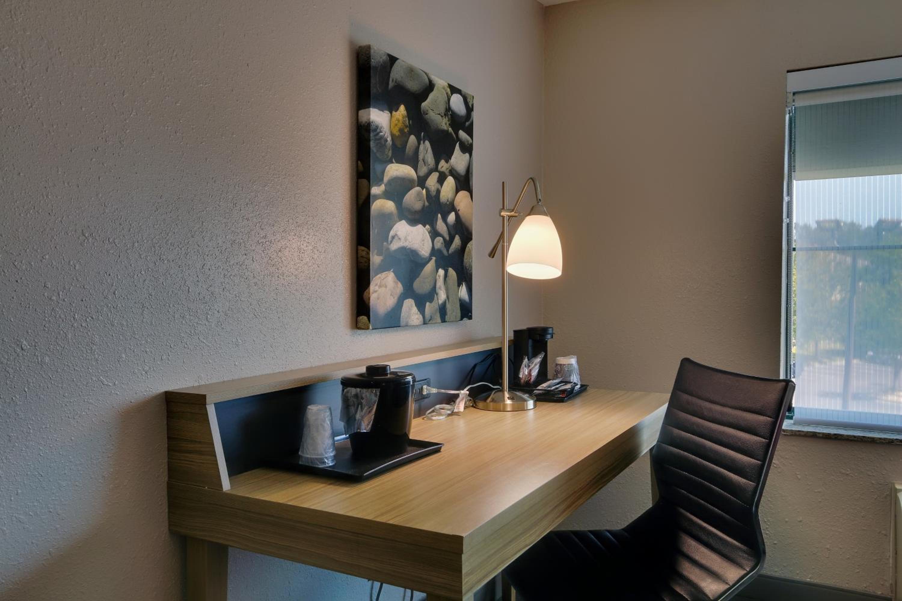 Studio Suite with Two Queen Beds - Non-Smoking - Photo 6